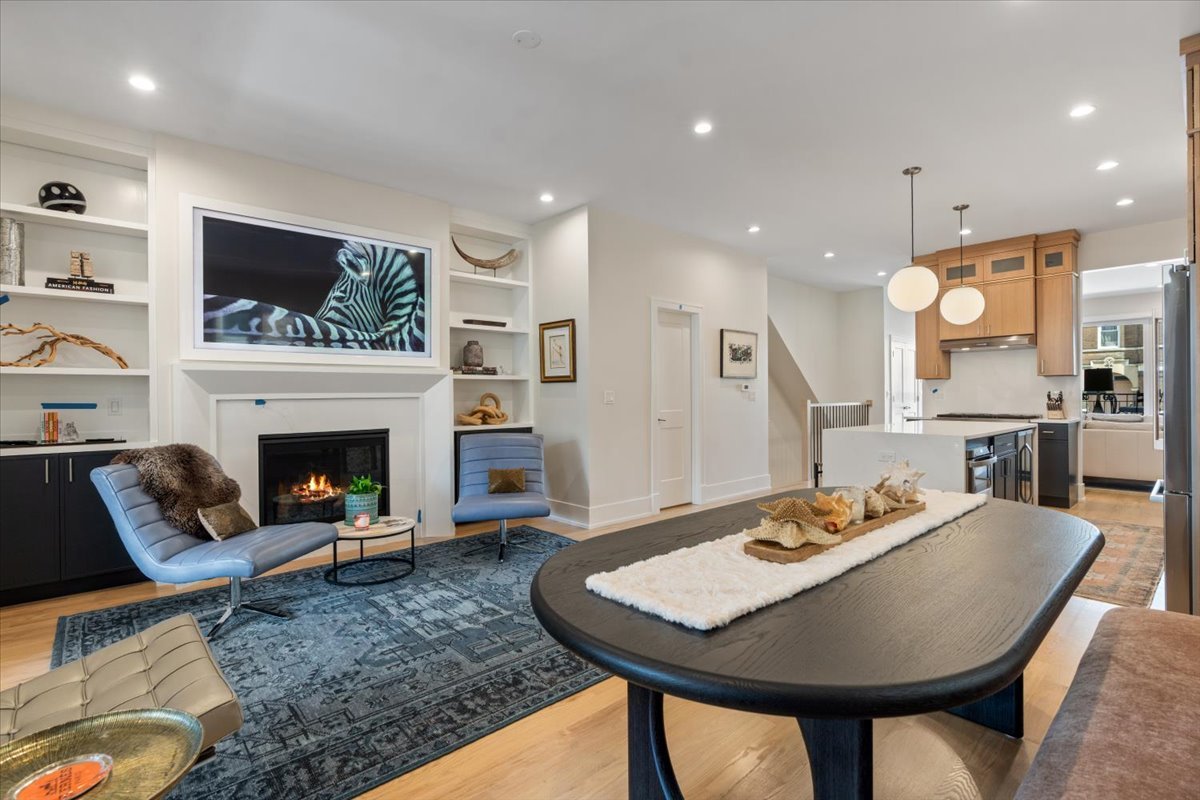 2023 W Augusta Boulevard Unit: 1W