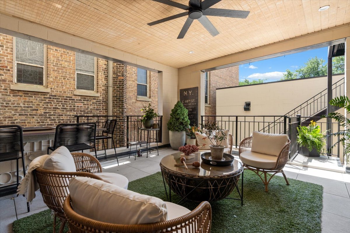 2023 W Augusta Boulevard Unit: 1W