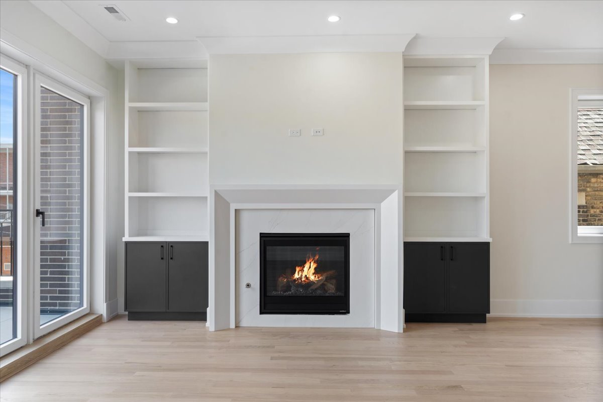 2023 W Augusta Boulevard Unit: 3E