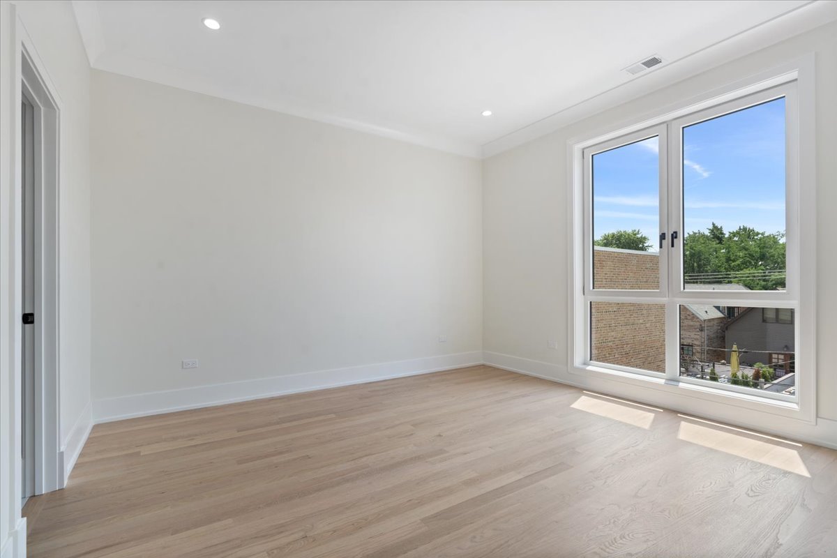 2023 W Augusta Boulevard Unit: 3E