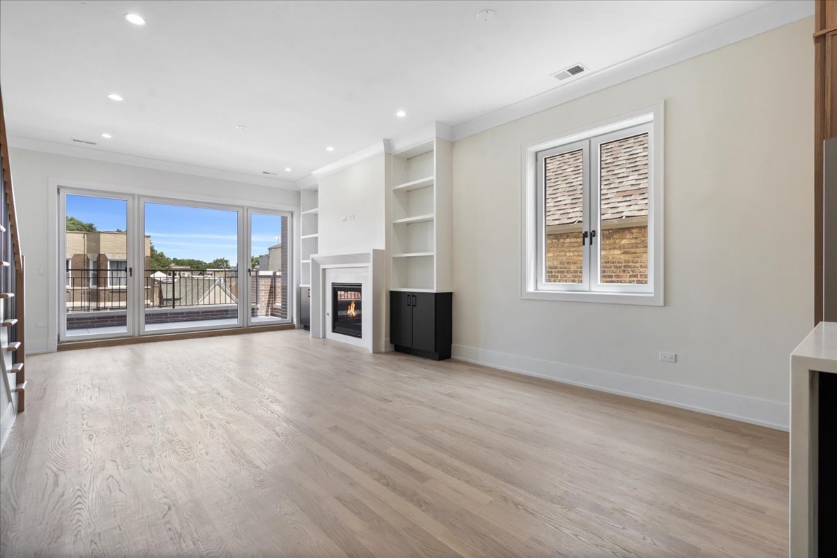 2023 W Augusta Boulevard Unit: 3E