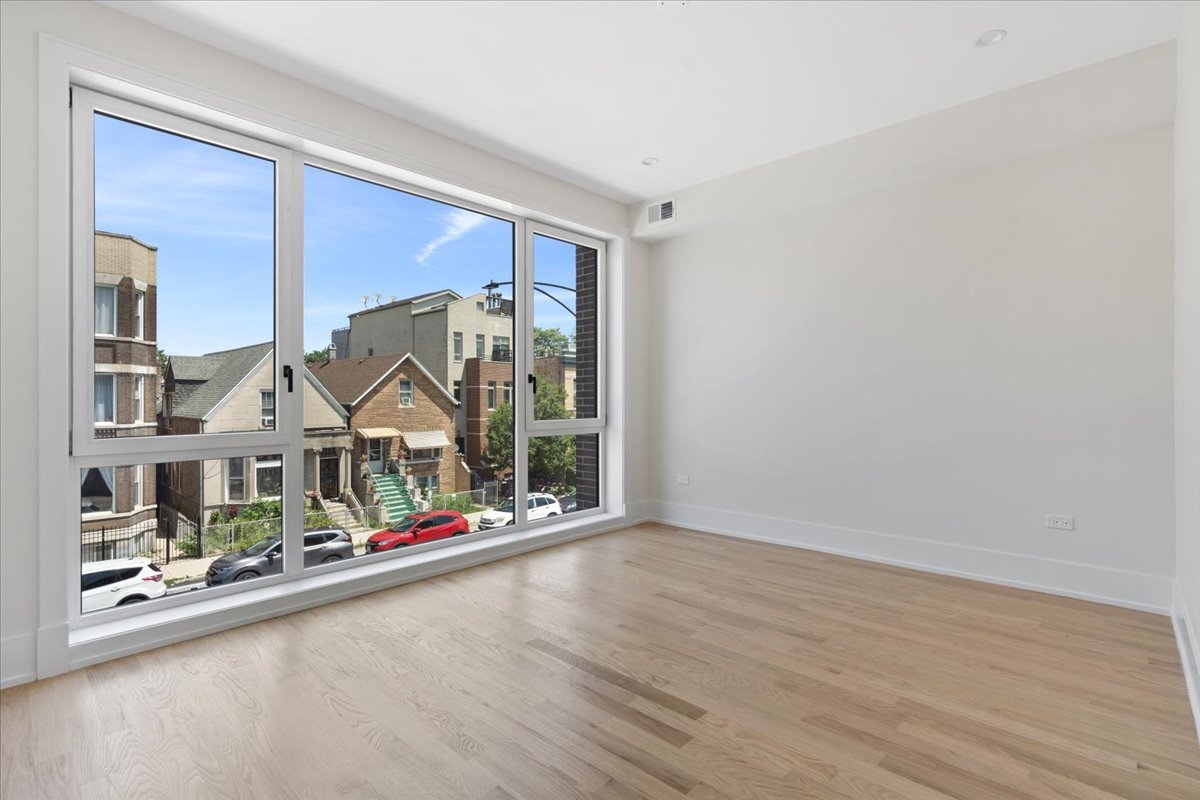 2023 W Augusta Boulevard Unit: 3E