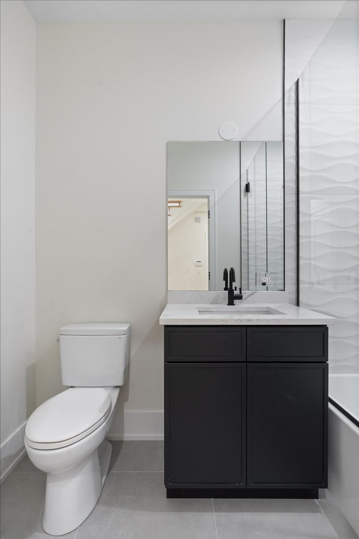 2023 W Augusta Boulevard Unit: 3E