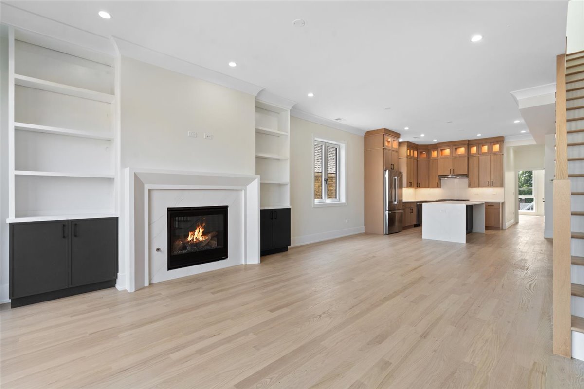 2023 W Augusta Boulevard Unit: 3E