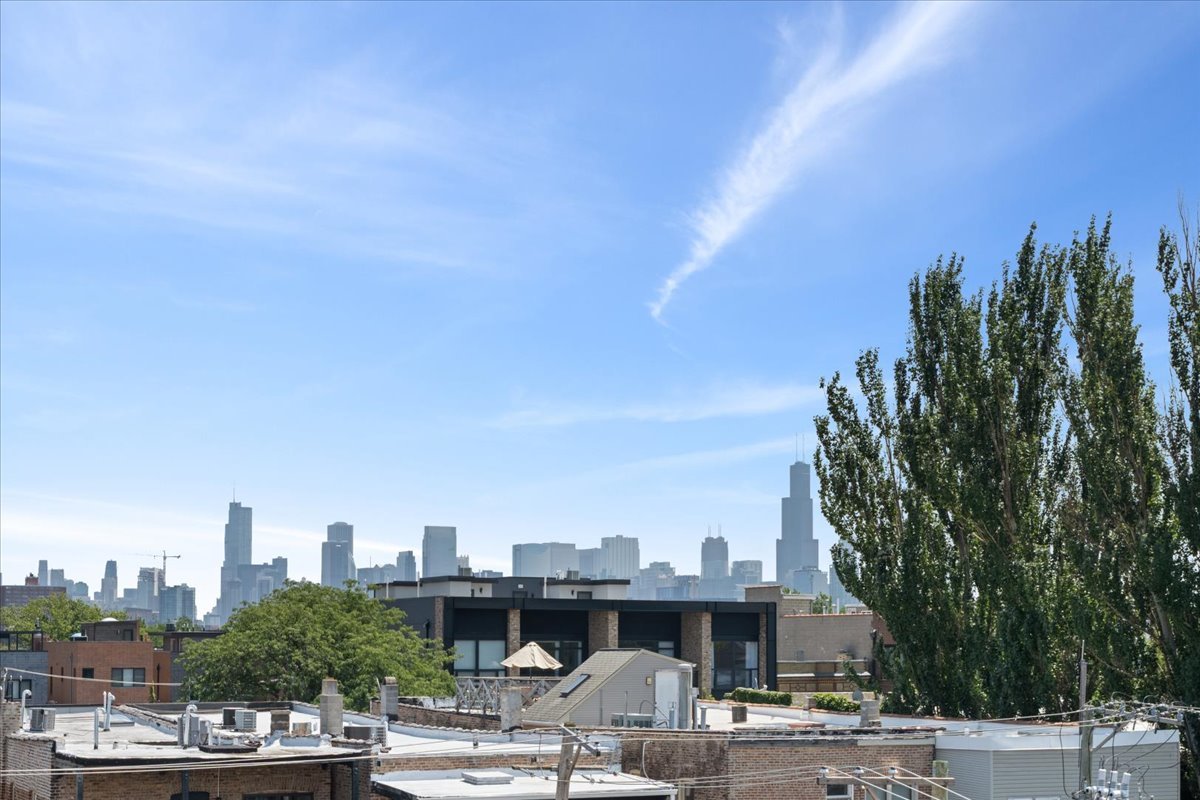 2023 W Augusta Boulevard Unit: 3E