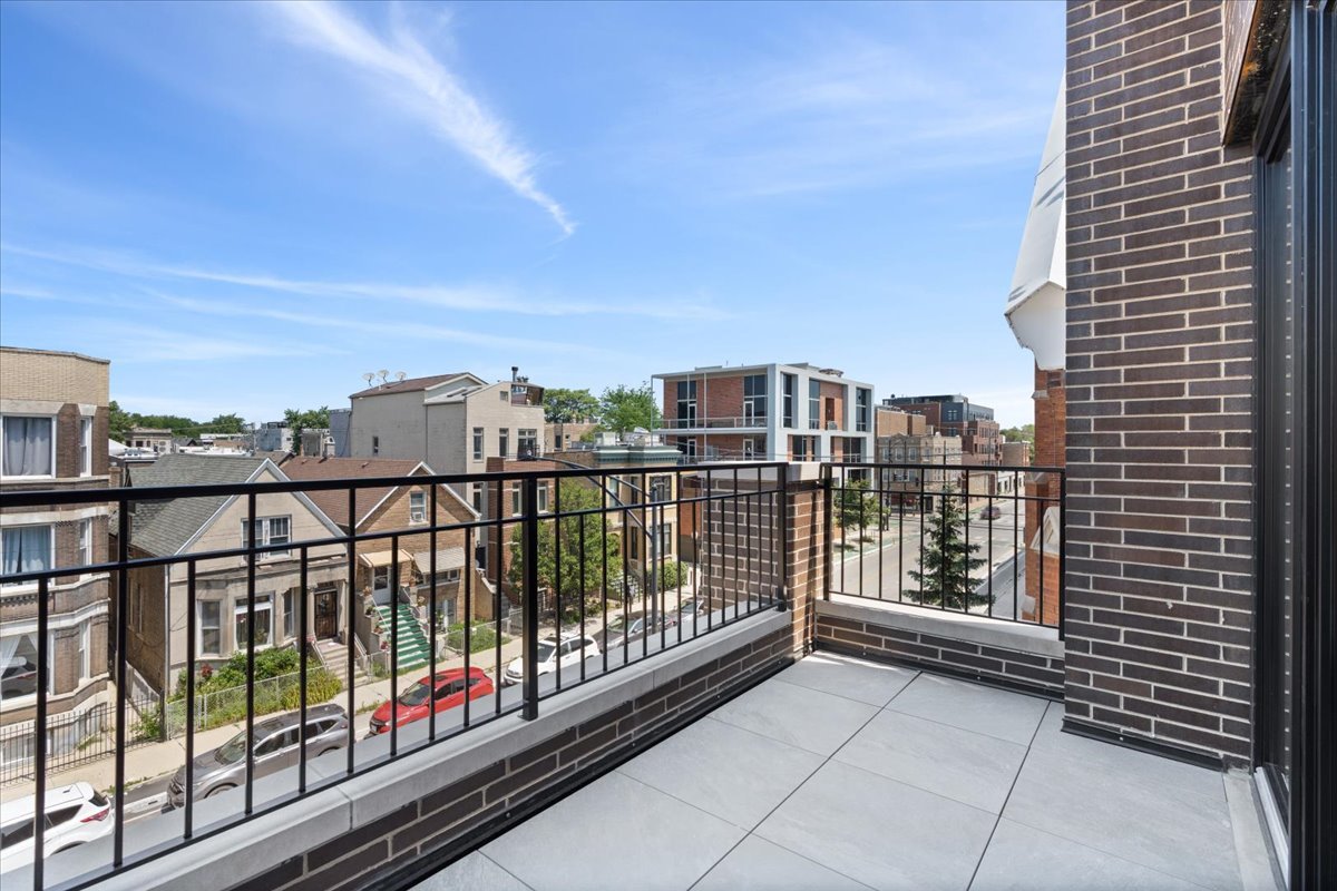 2023 W Augusta Boulevard Unit: 3E