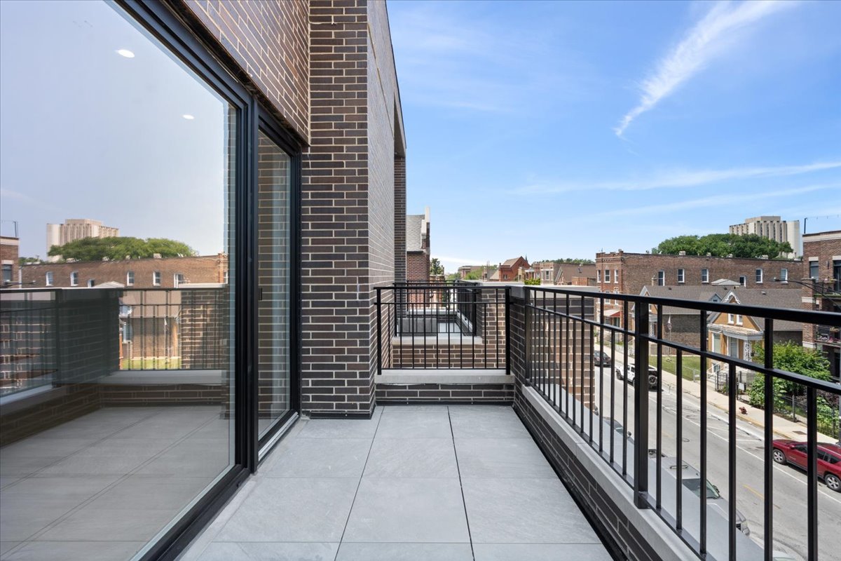 2023 W Augusta Boulevard Unit: 3E