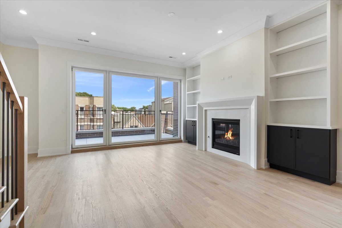 2023 W Augusta Boulevard Unit: 3E