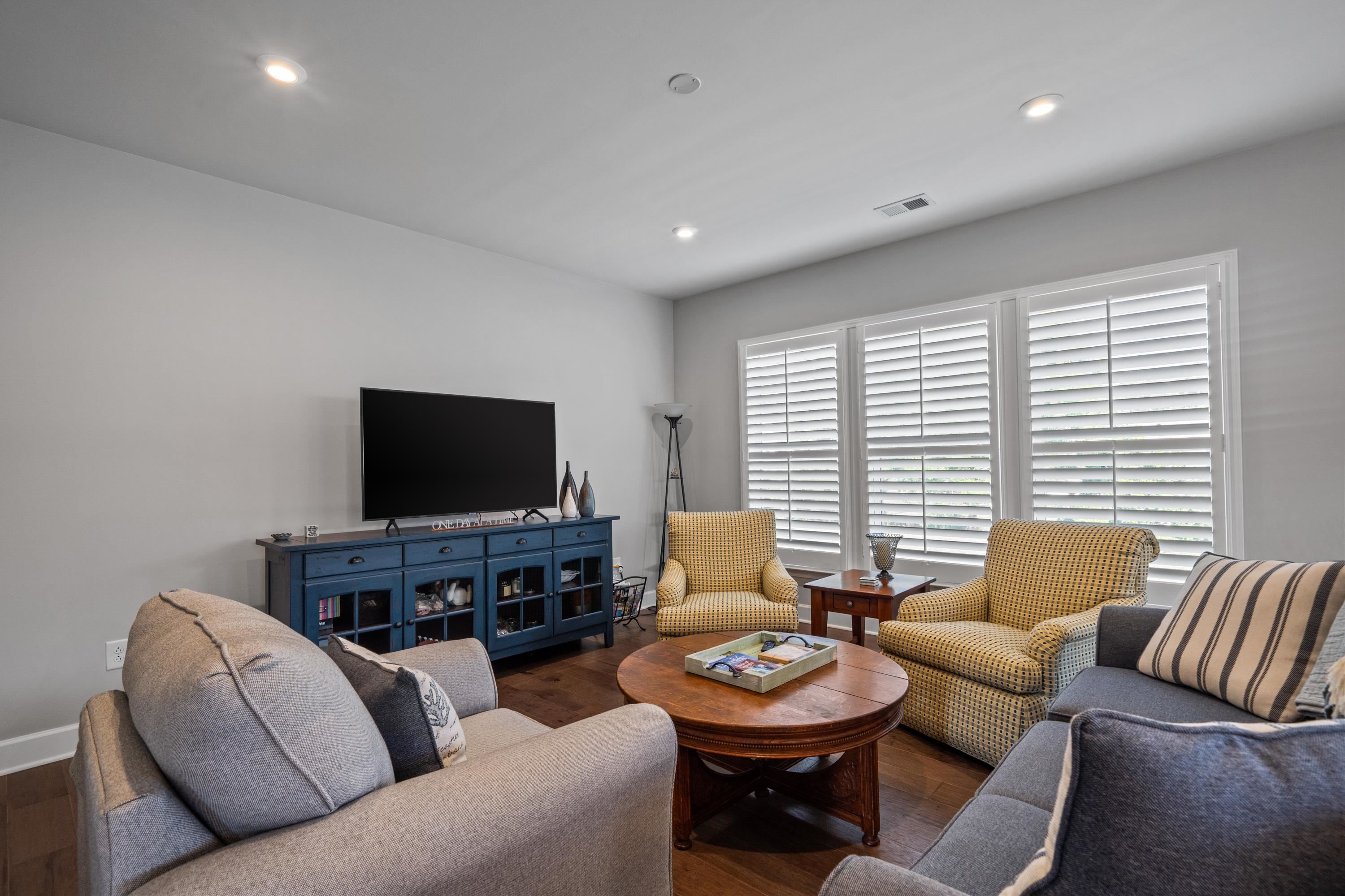 1050 LONE OAK ROAD