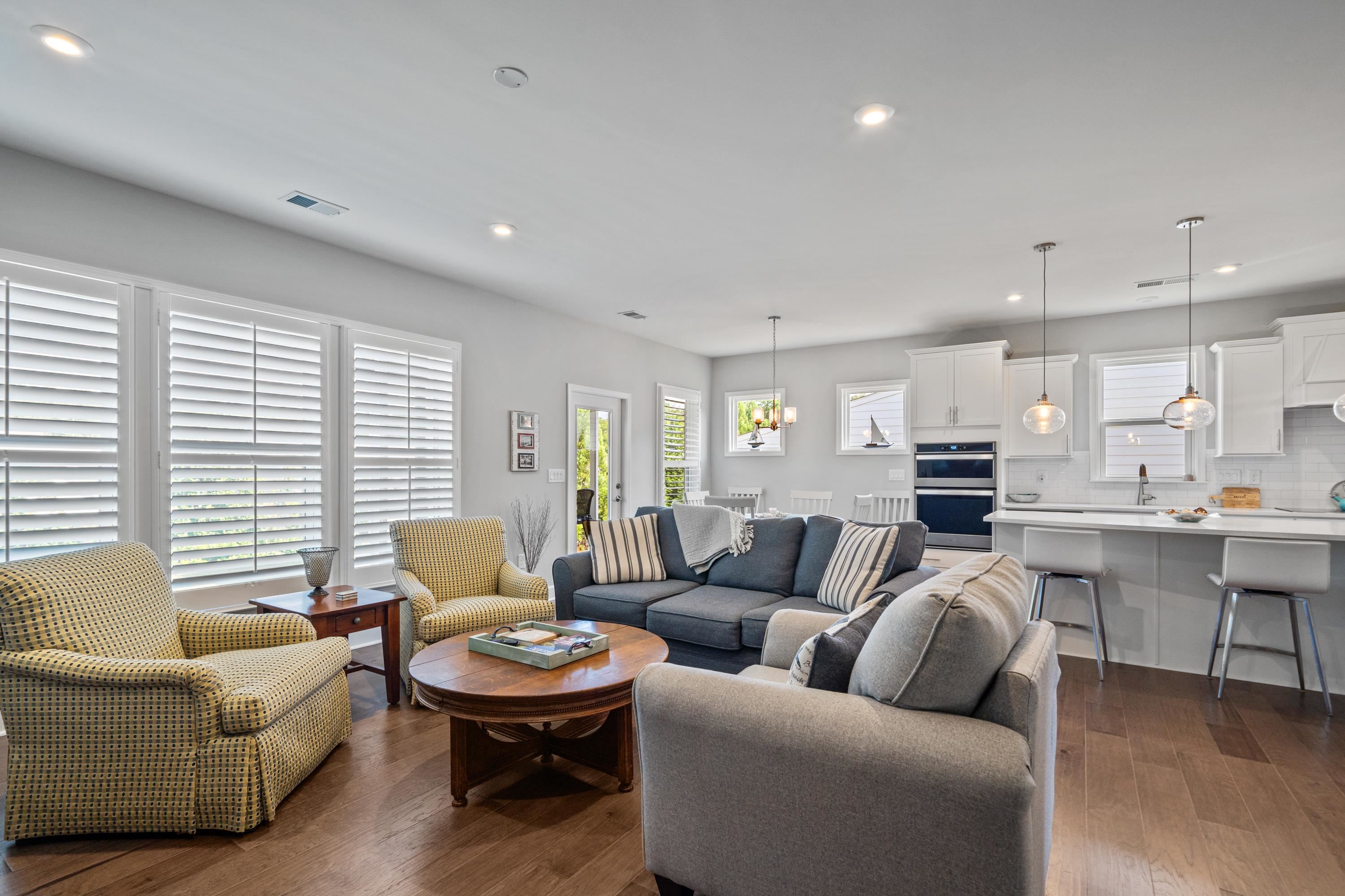 1050 LONE OAK ROAD