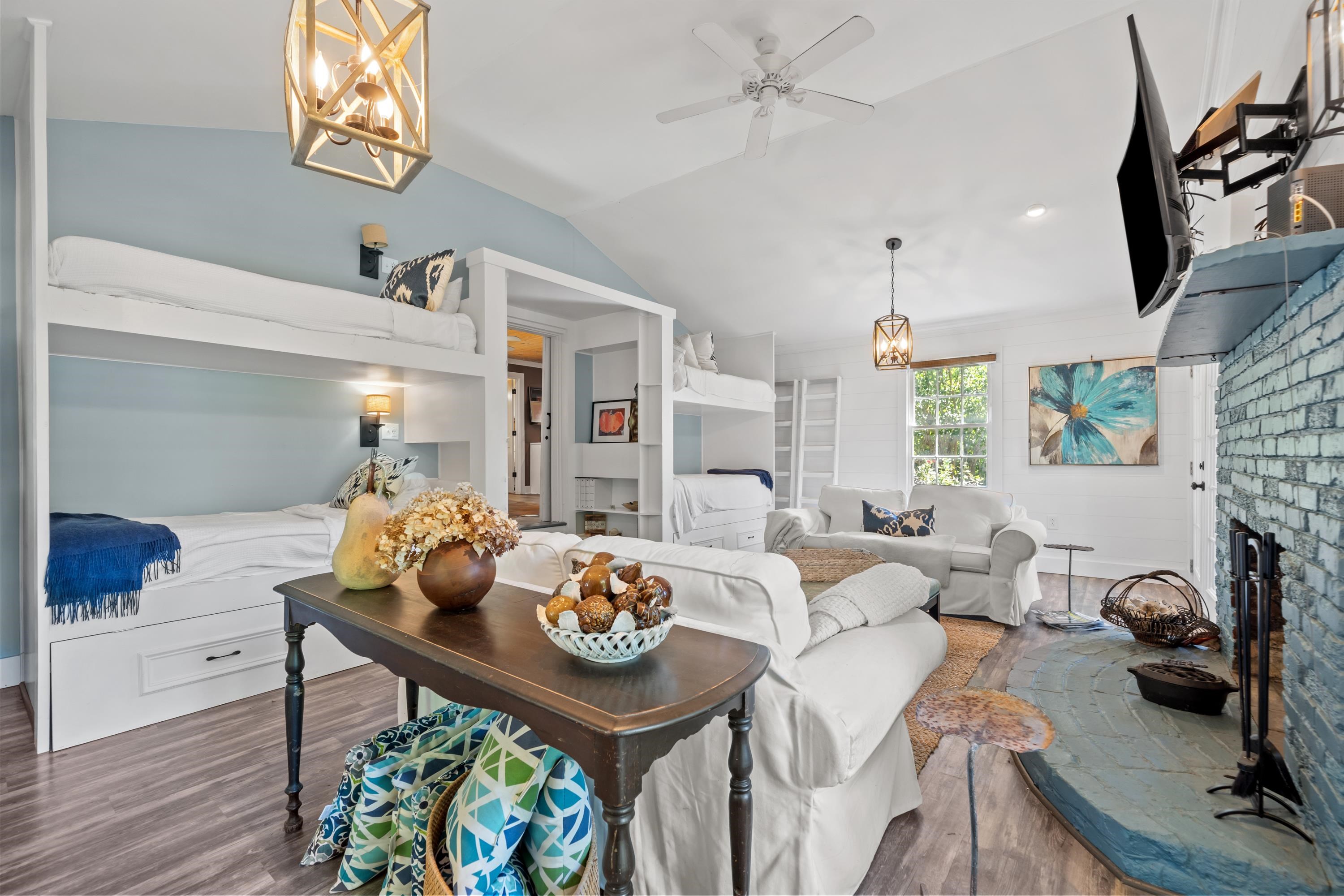 194 BENTLEY CIRCLE