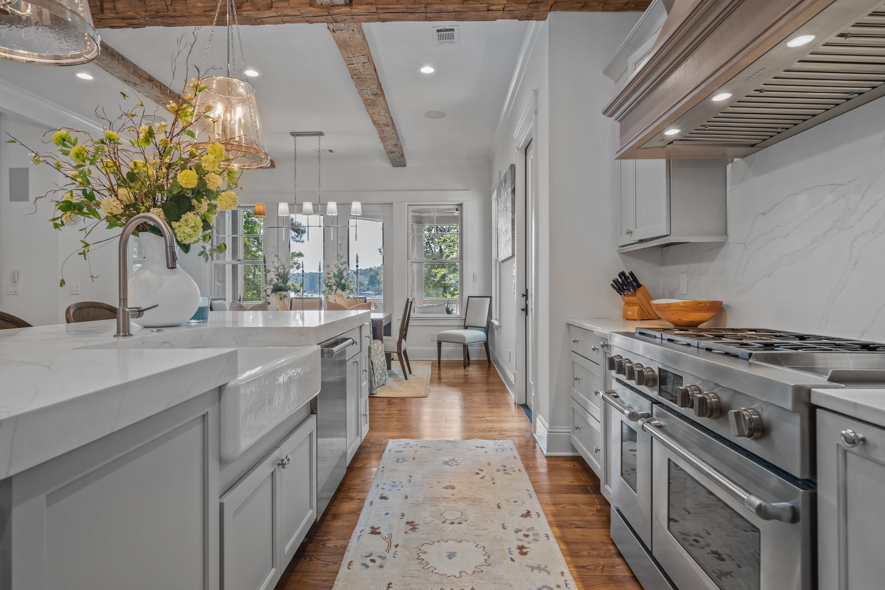 2041 FLEMINGS KNOLL