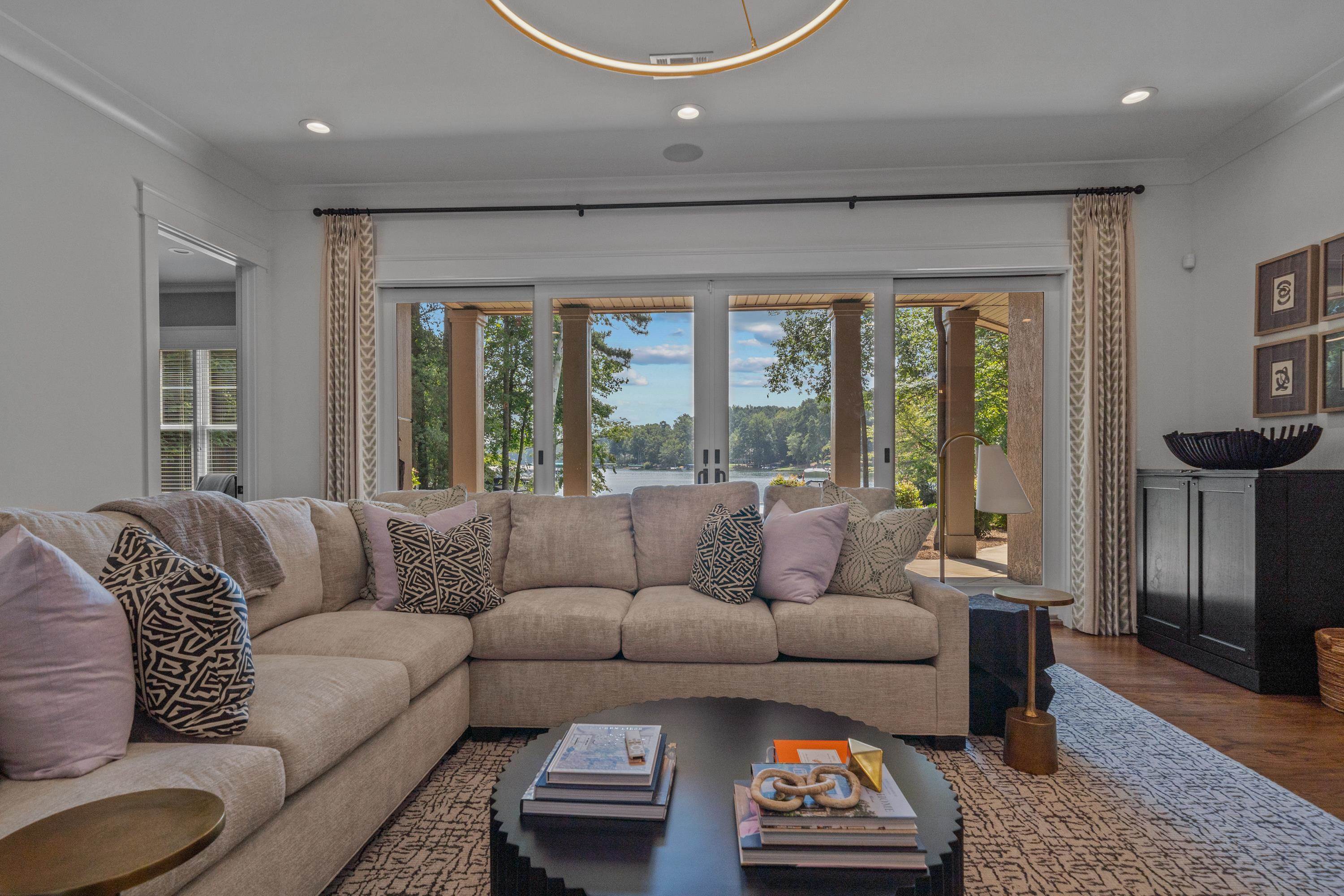 2041 FLEMINGS KNOLL