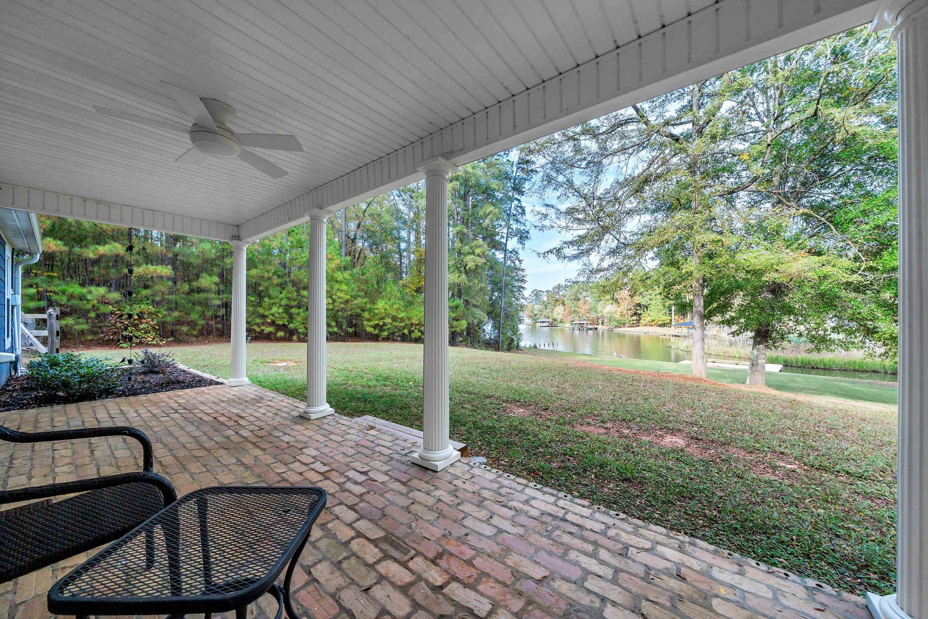 3260 LAKE CREST DRIVE