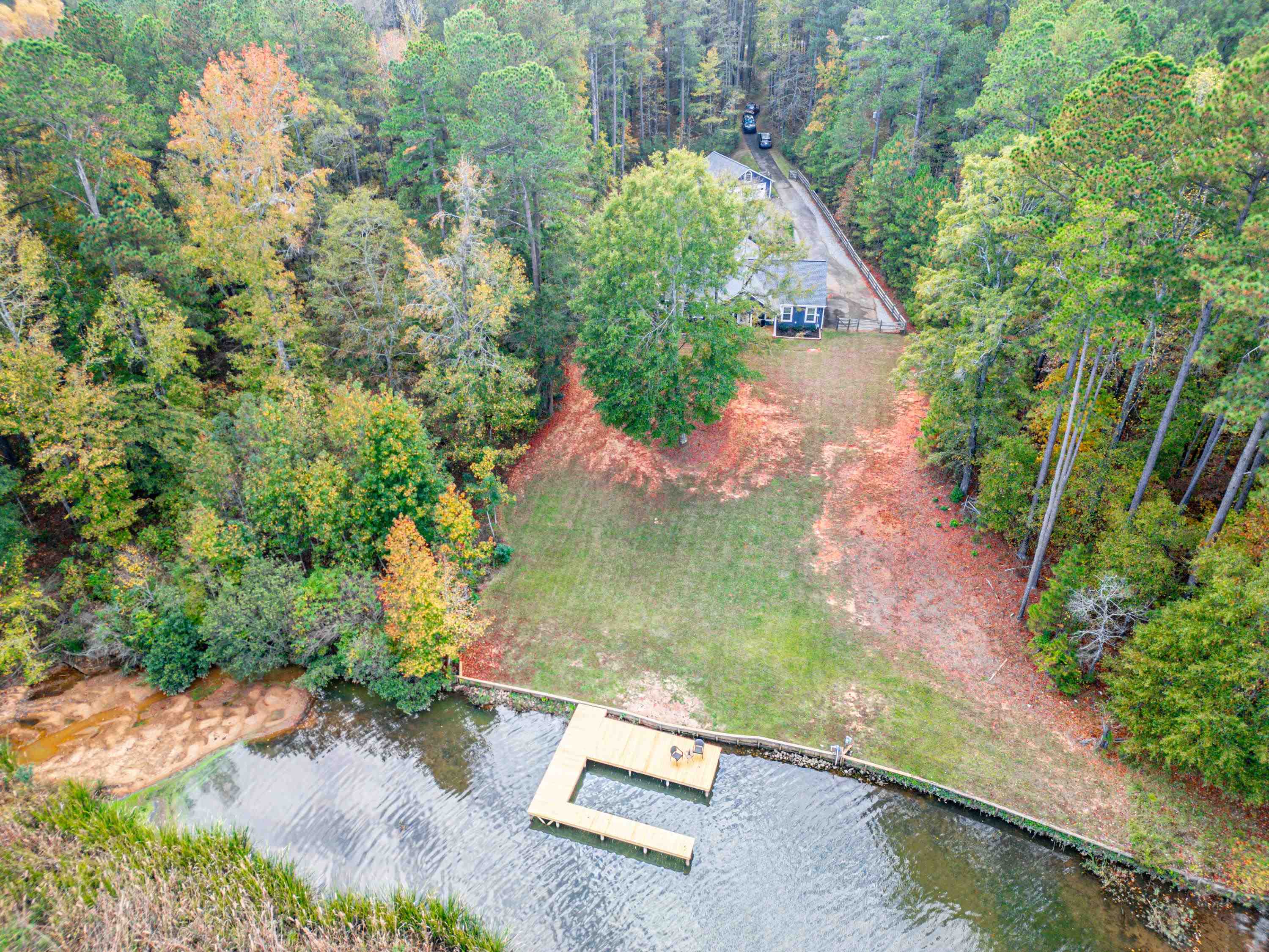 3260 LAKE CREST DRIVE