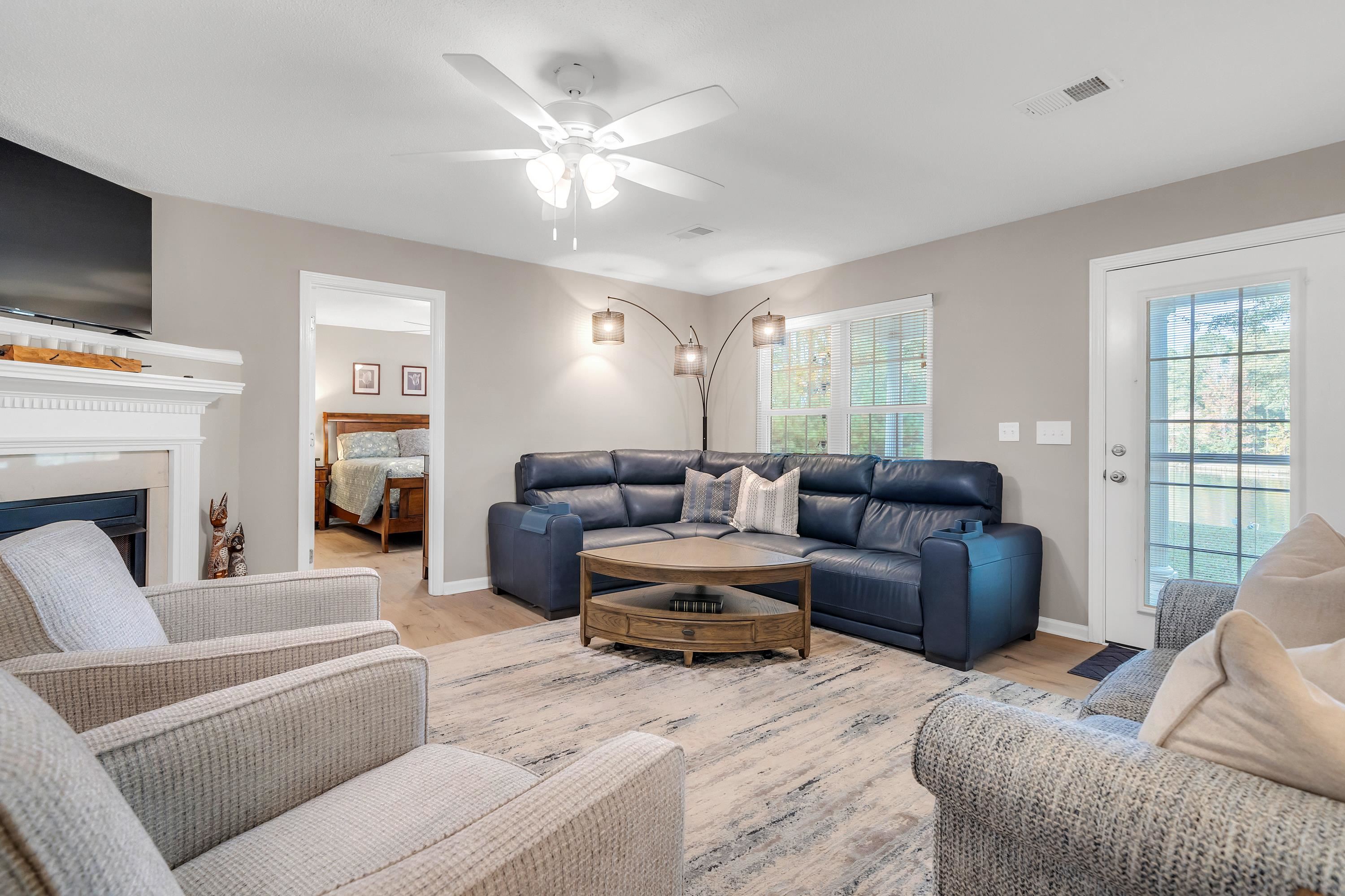 3260 LAKE CREST DRIVE