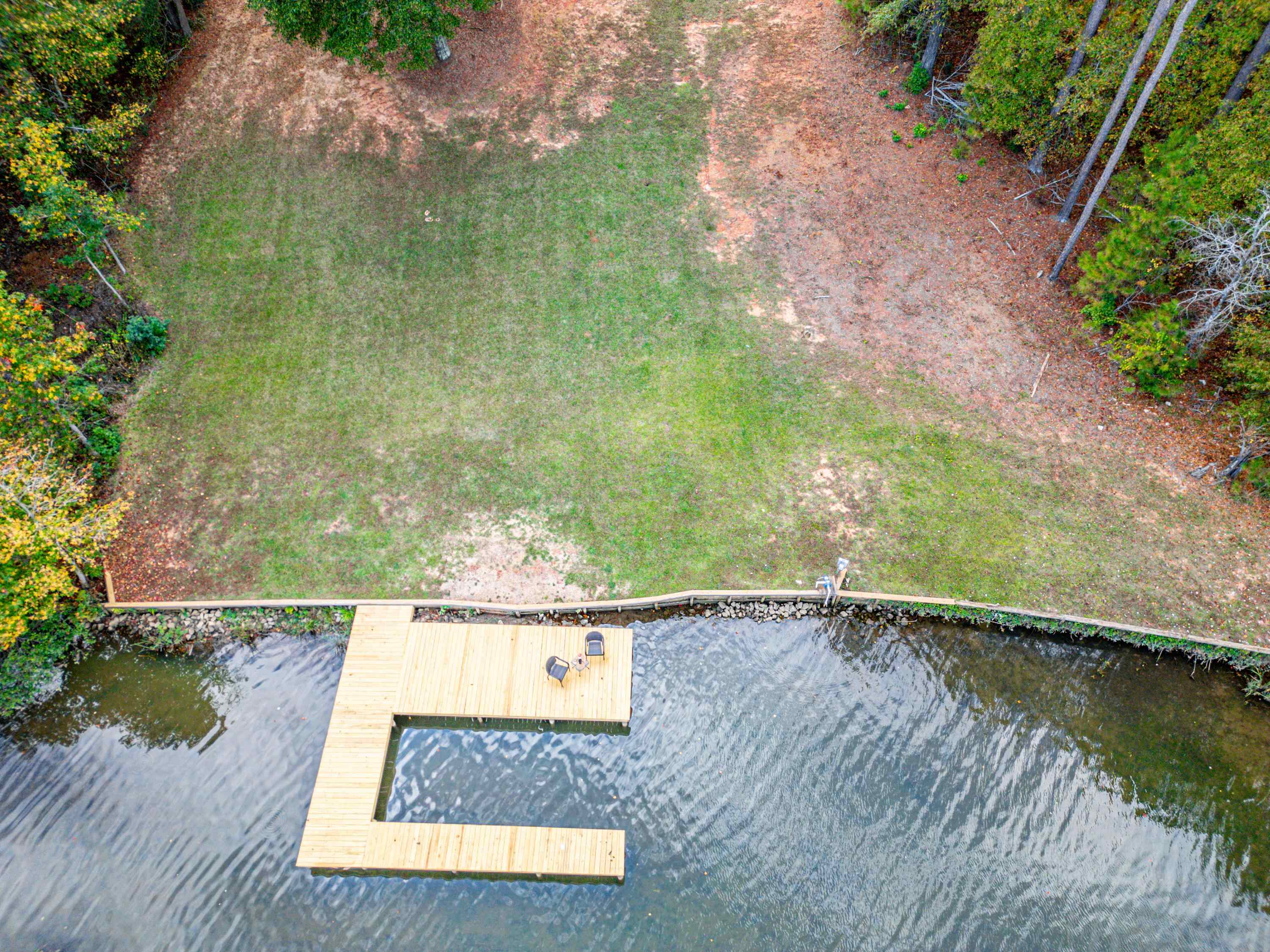 3260 LAKE CREST DRIVE
