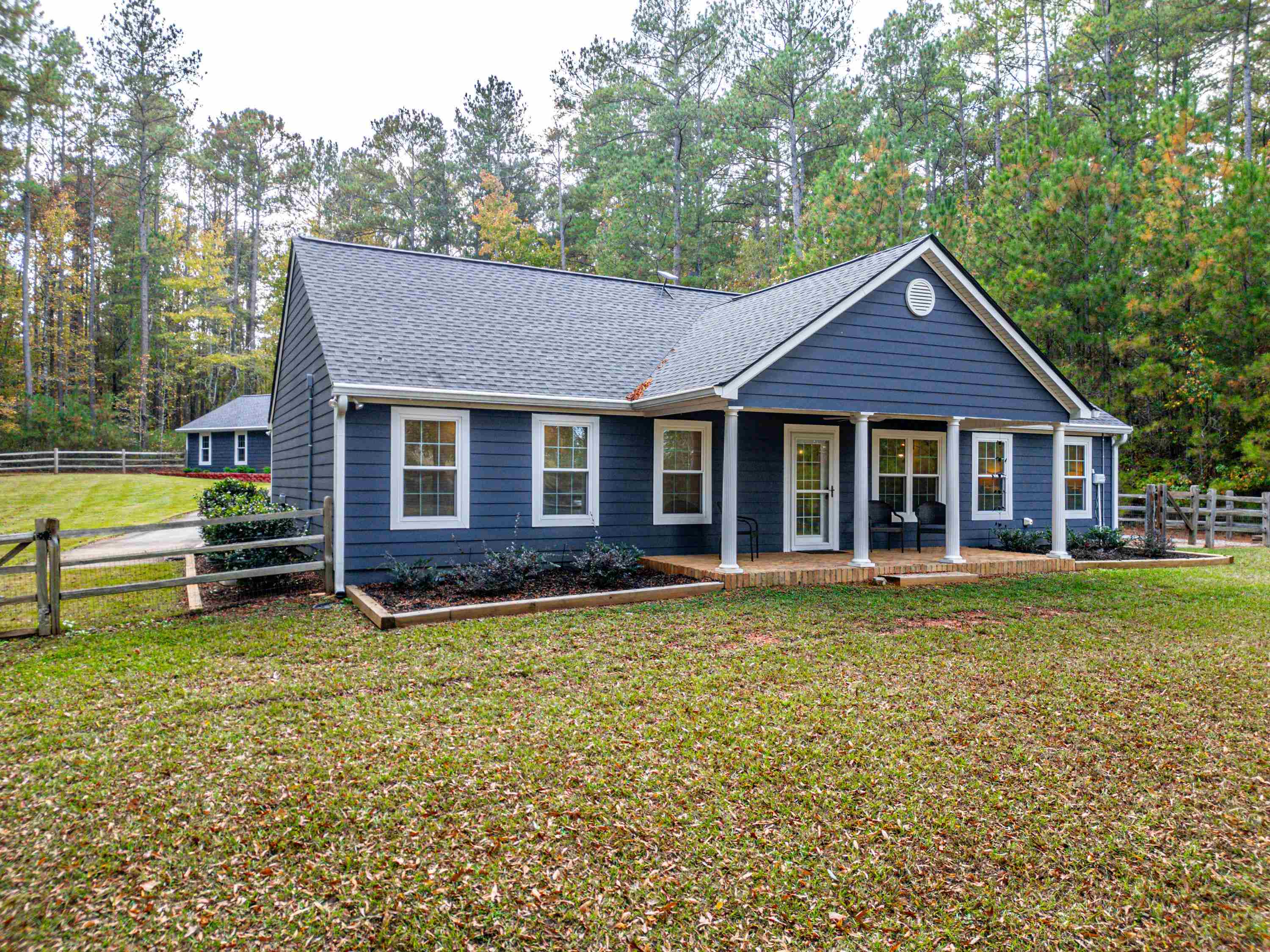 3260 LAKE CREST DRIVE