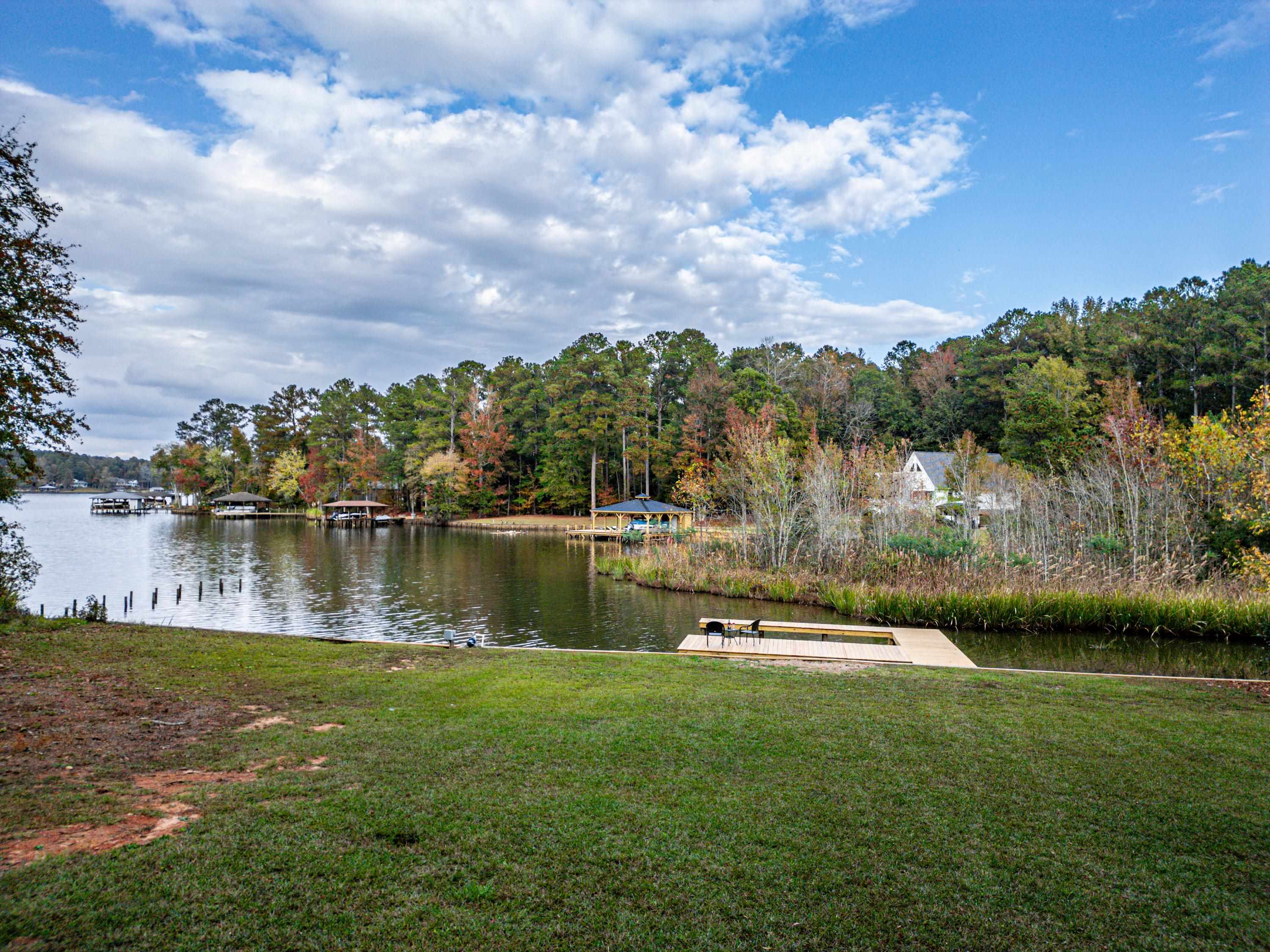 3260 LAKE CREST DRIVE