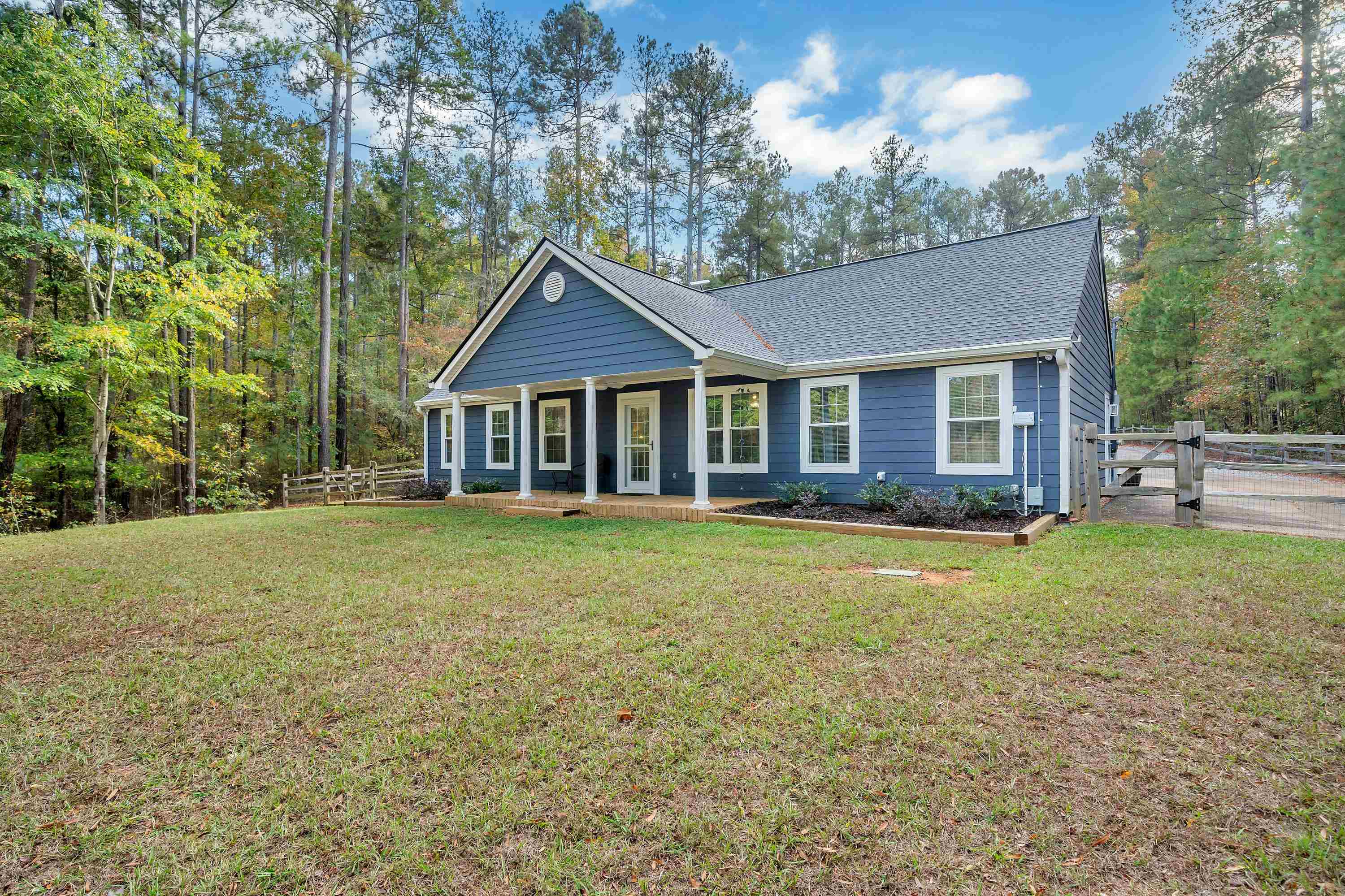 3260 LAKE CREST DRIVE