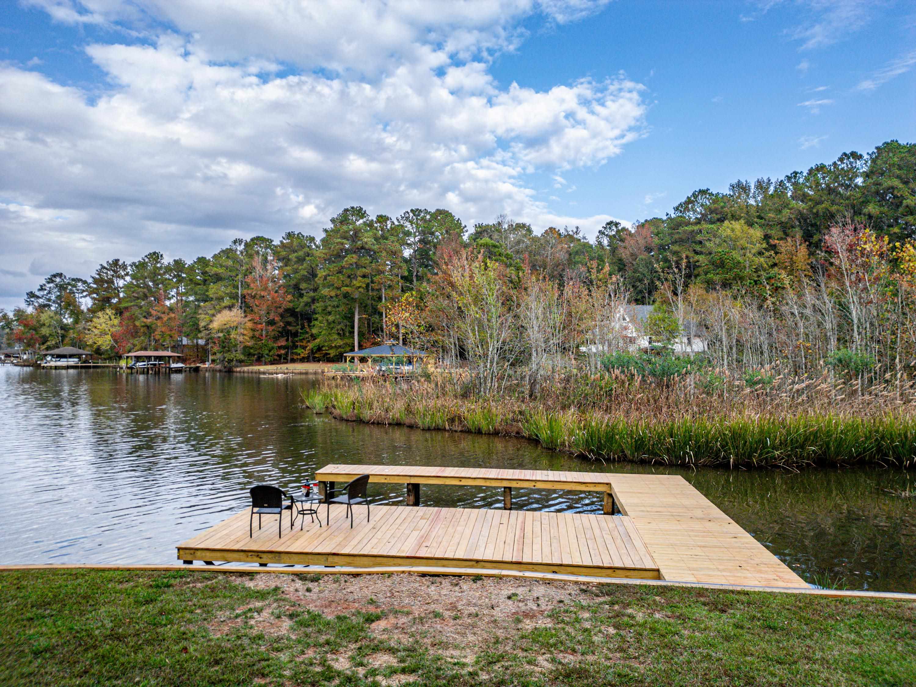 3260 LAKE CREST DRIVE