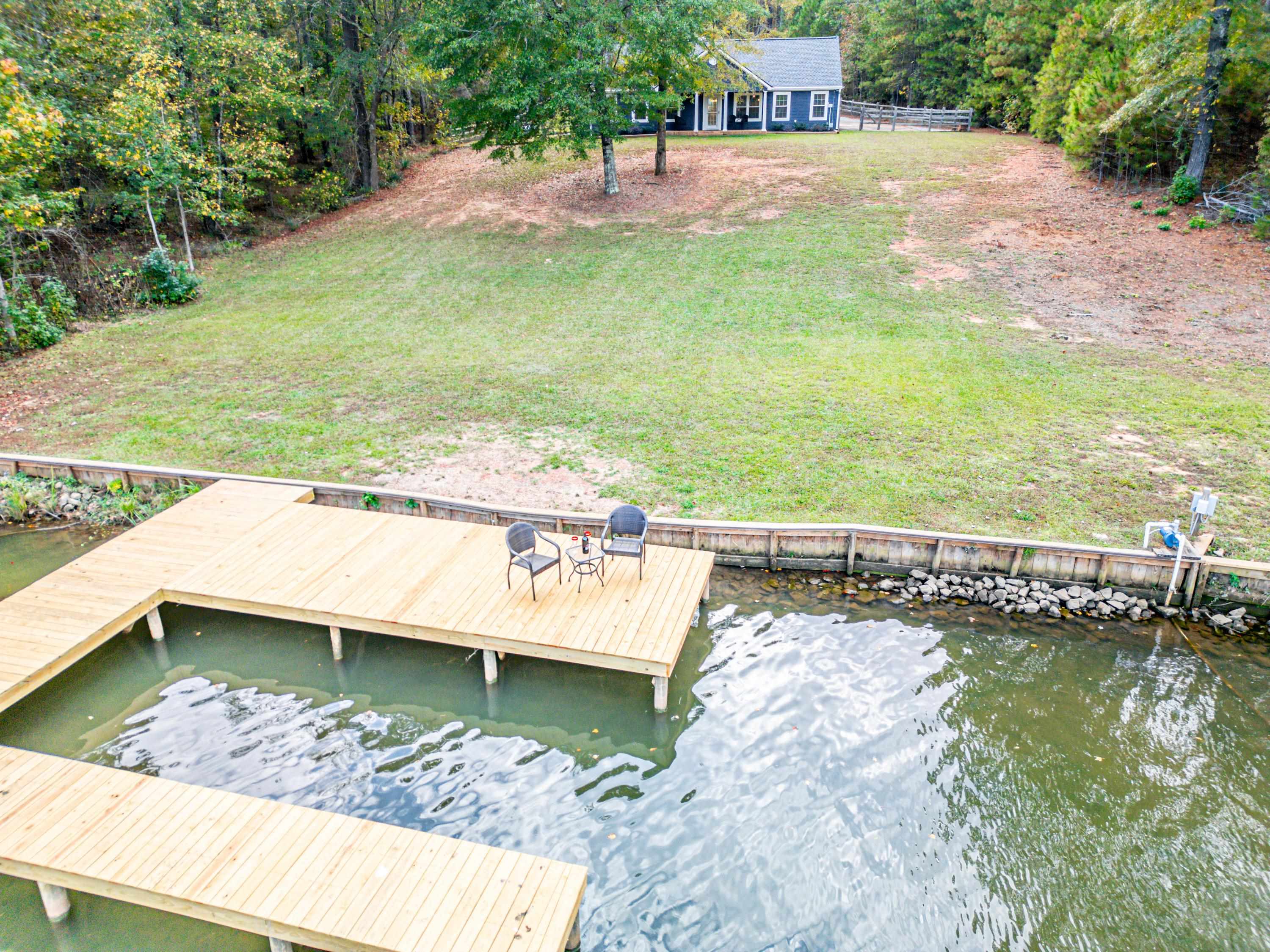 3260 LAKE CREST DRIVE