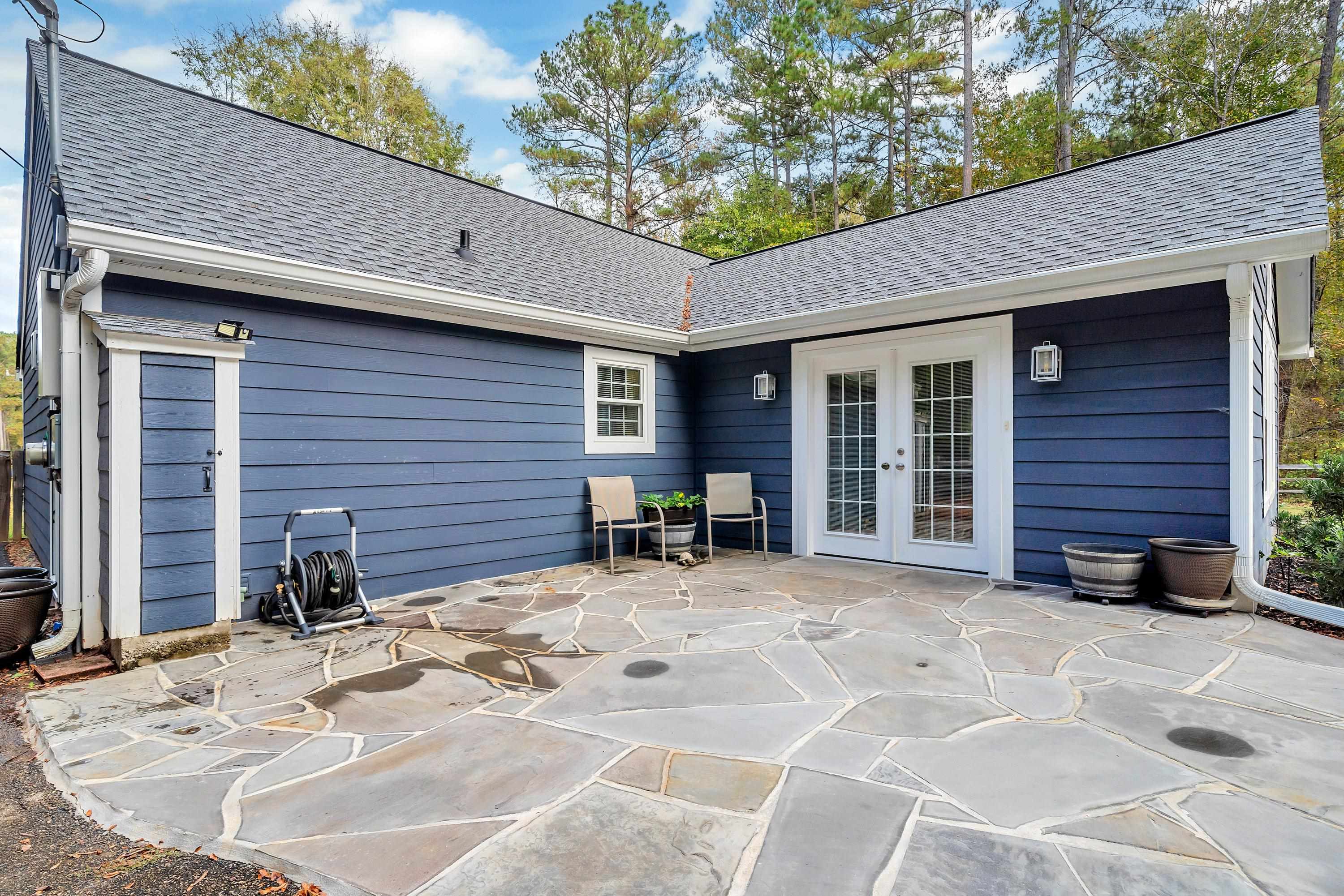 3260 LAKE CREST DRIVE