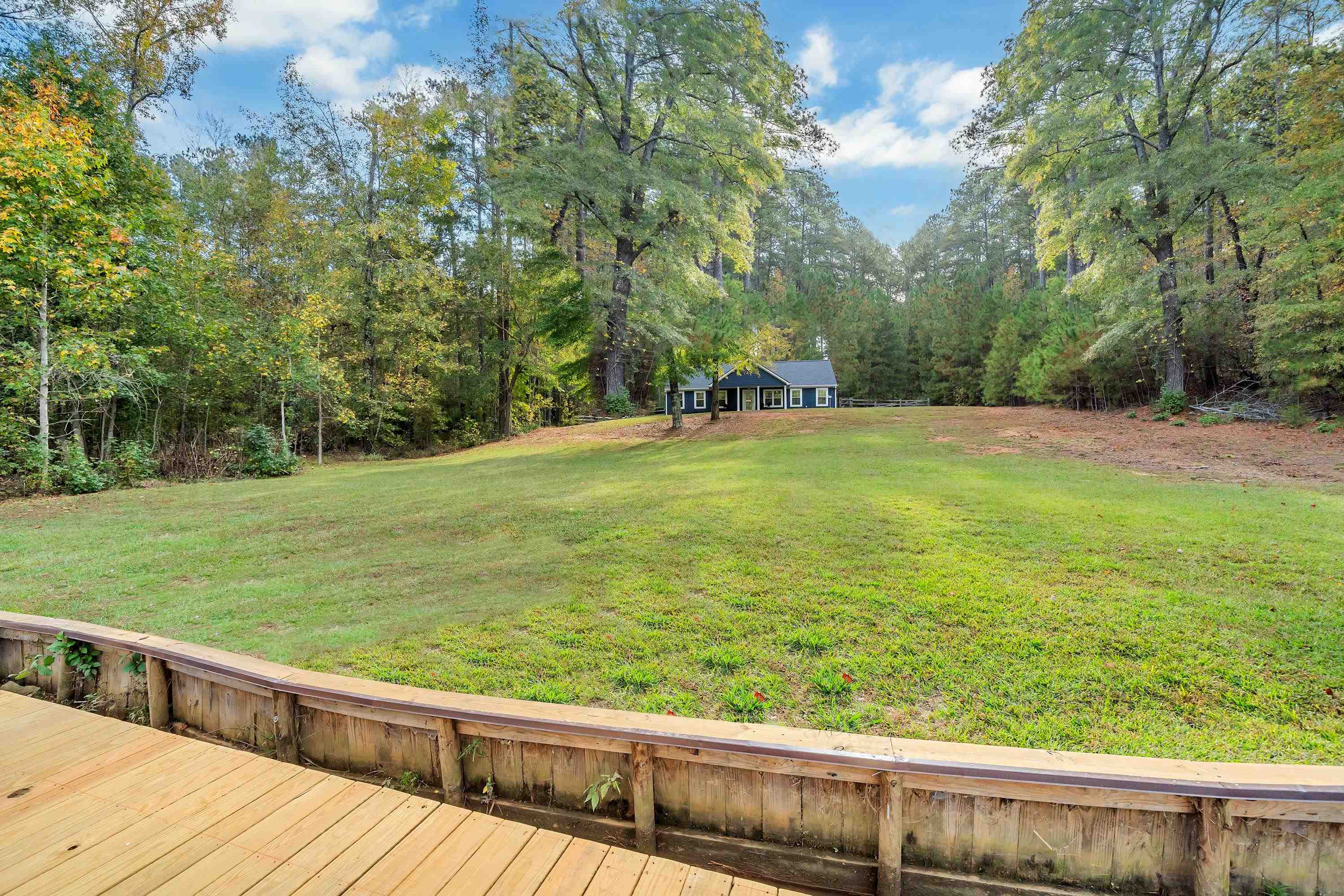 3260 LAKE CREST DRIVE