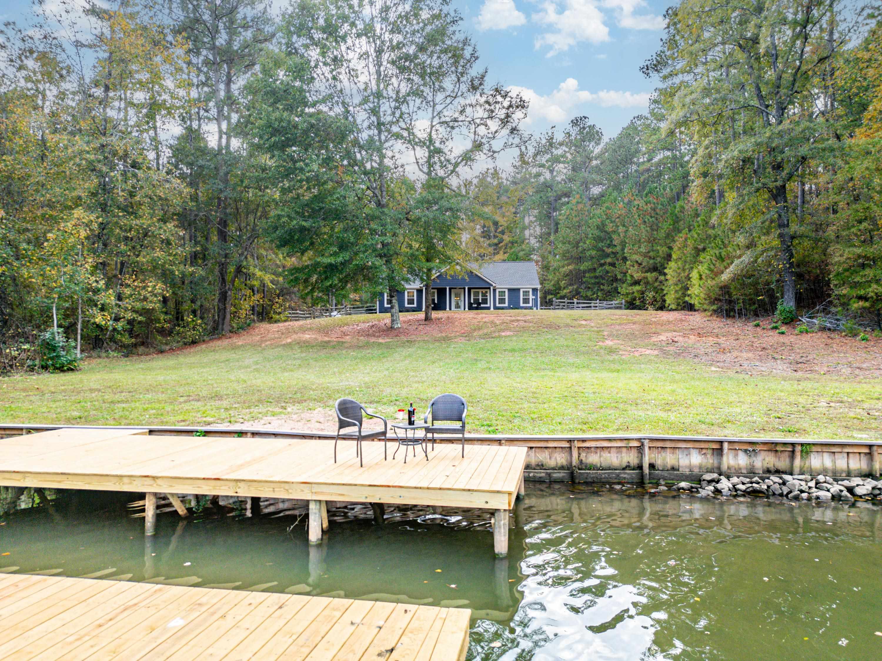 3260 LAKE CREST DRIVE
