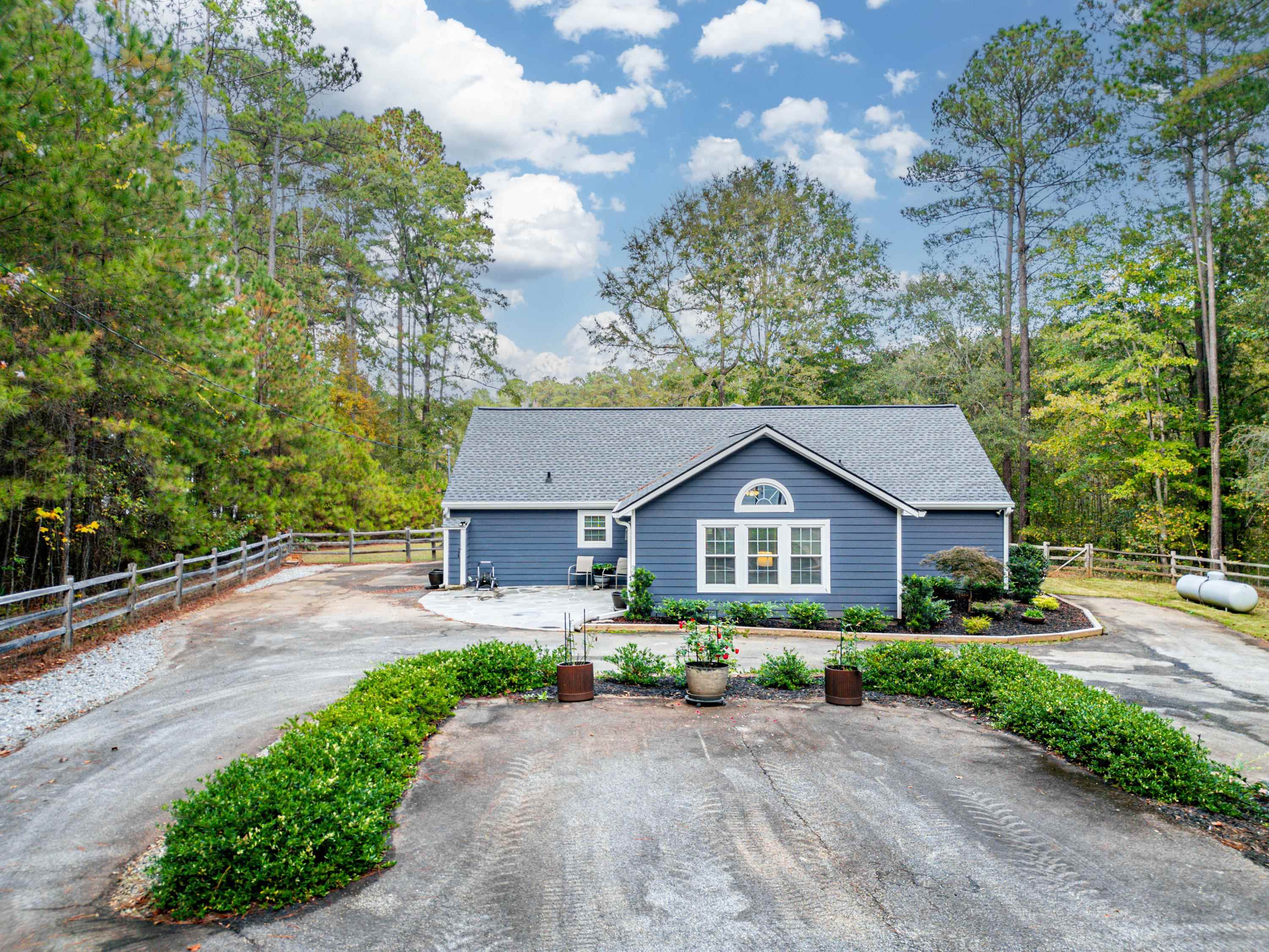 3260 LAKE CREST DRIVE