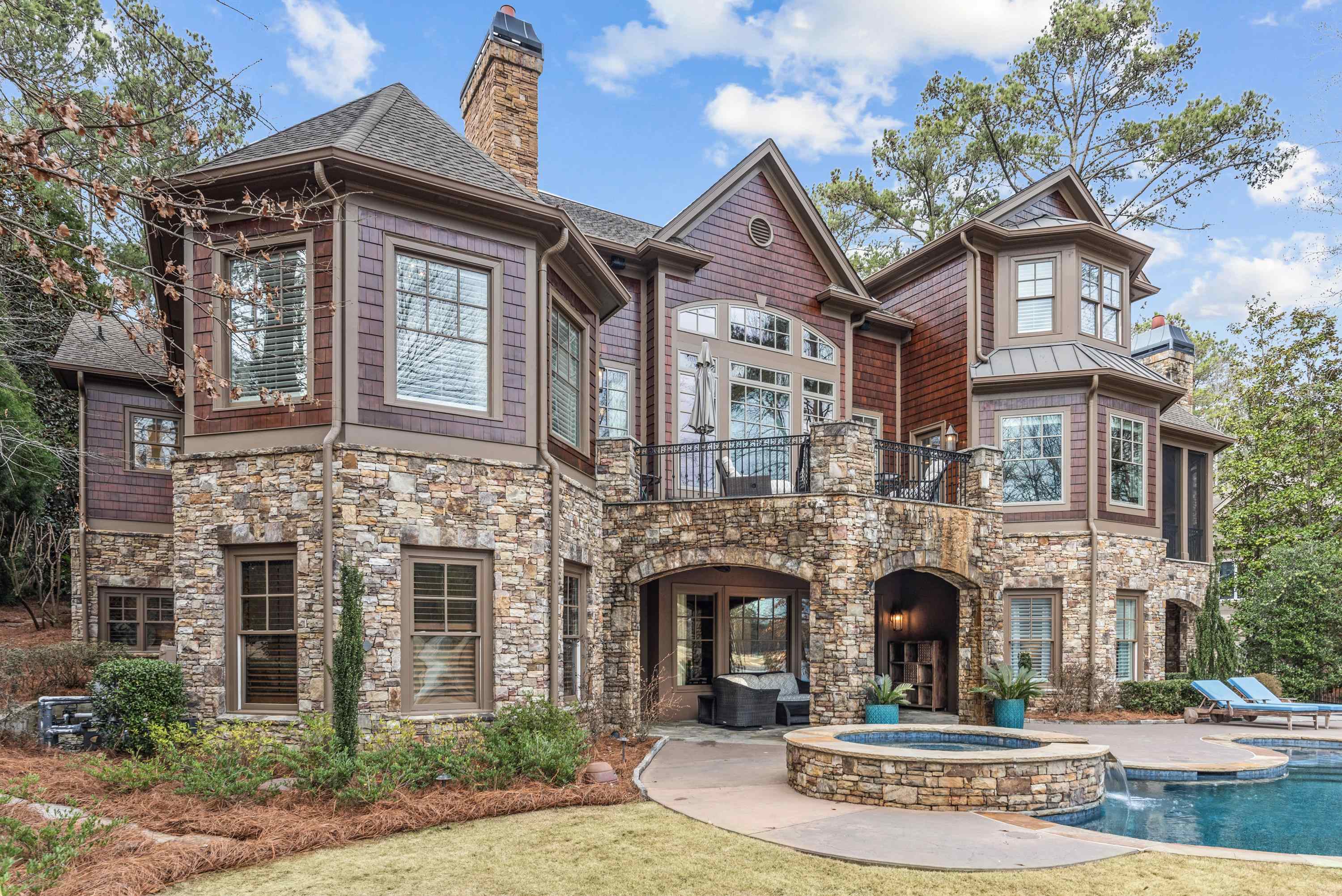 1251 LAKE CLUB DRIVE