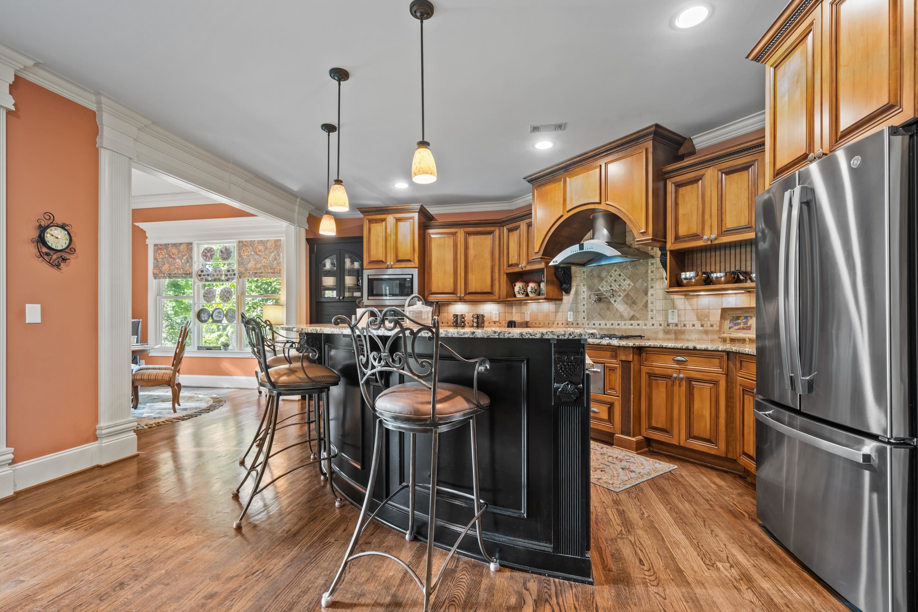 1020 PEACHTREE COURT