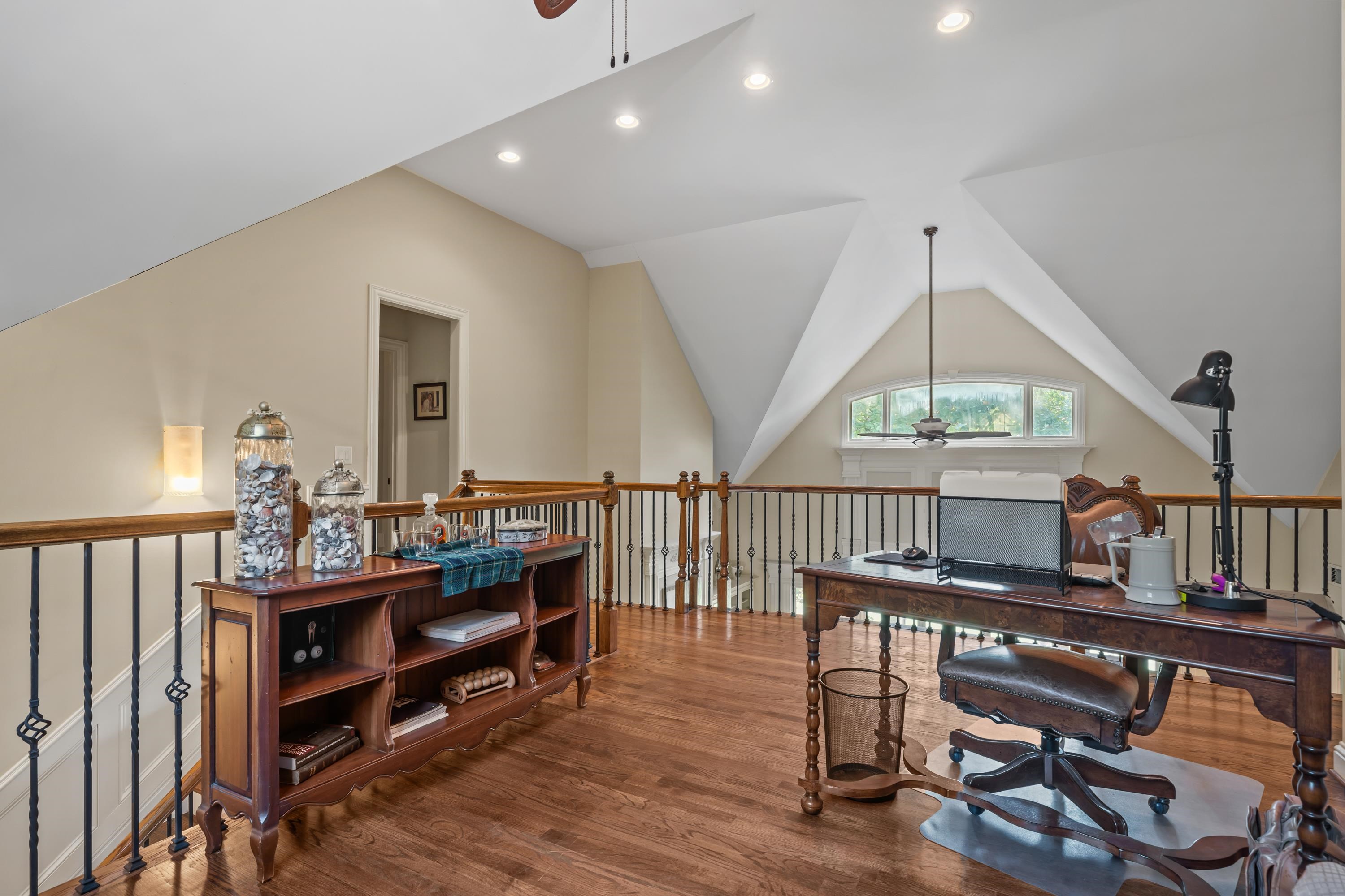 1020 PEACHTREE COURT