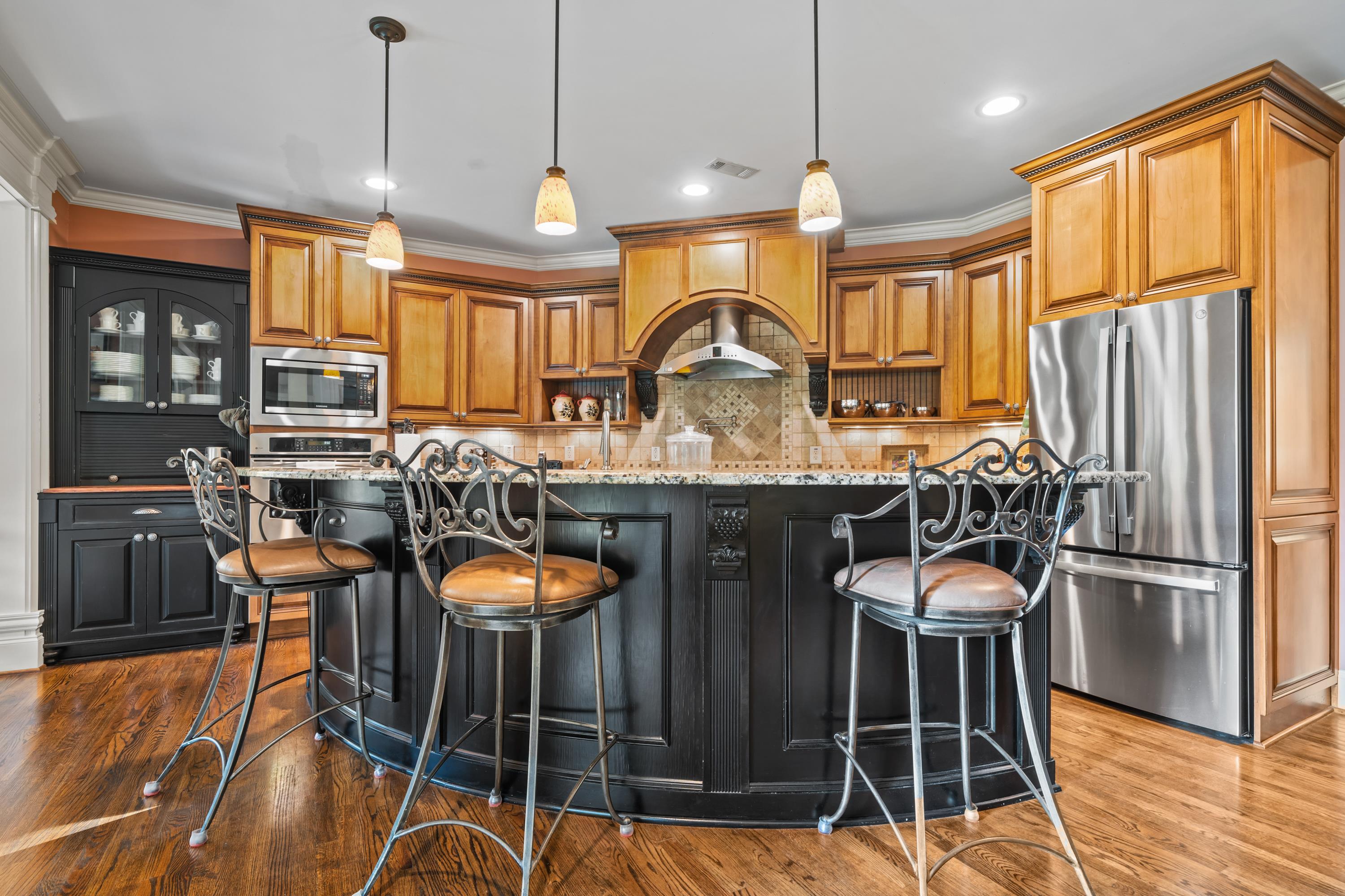 1020 PEACHTREE COURT