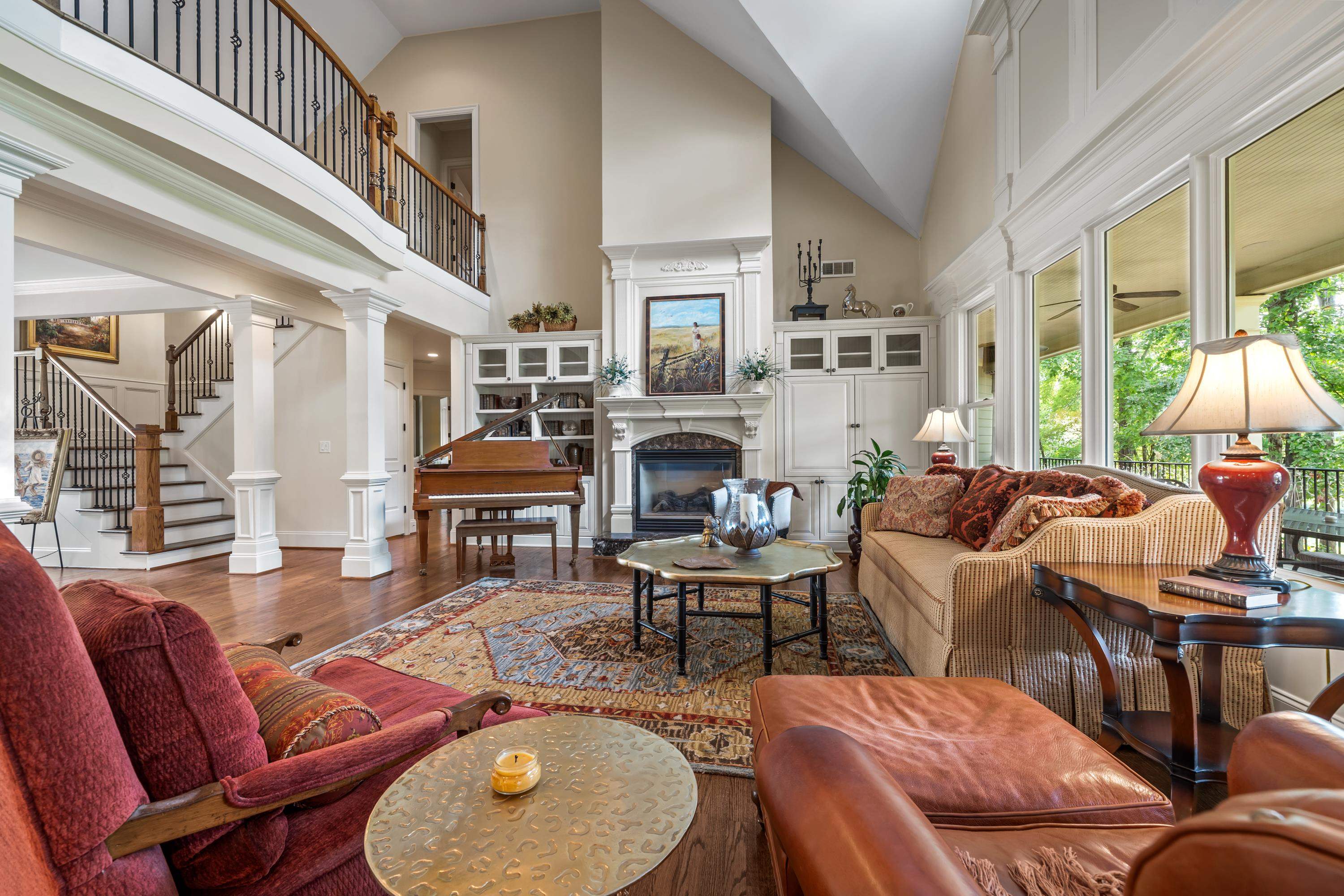 1020 PEACHTREE COURT