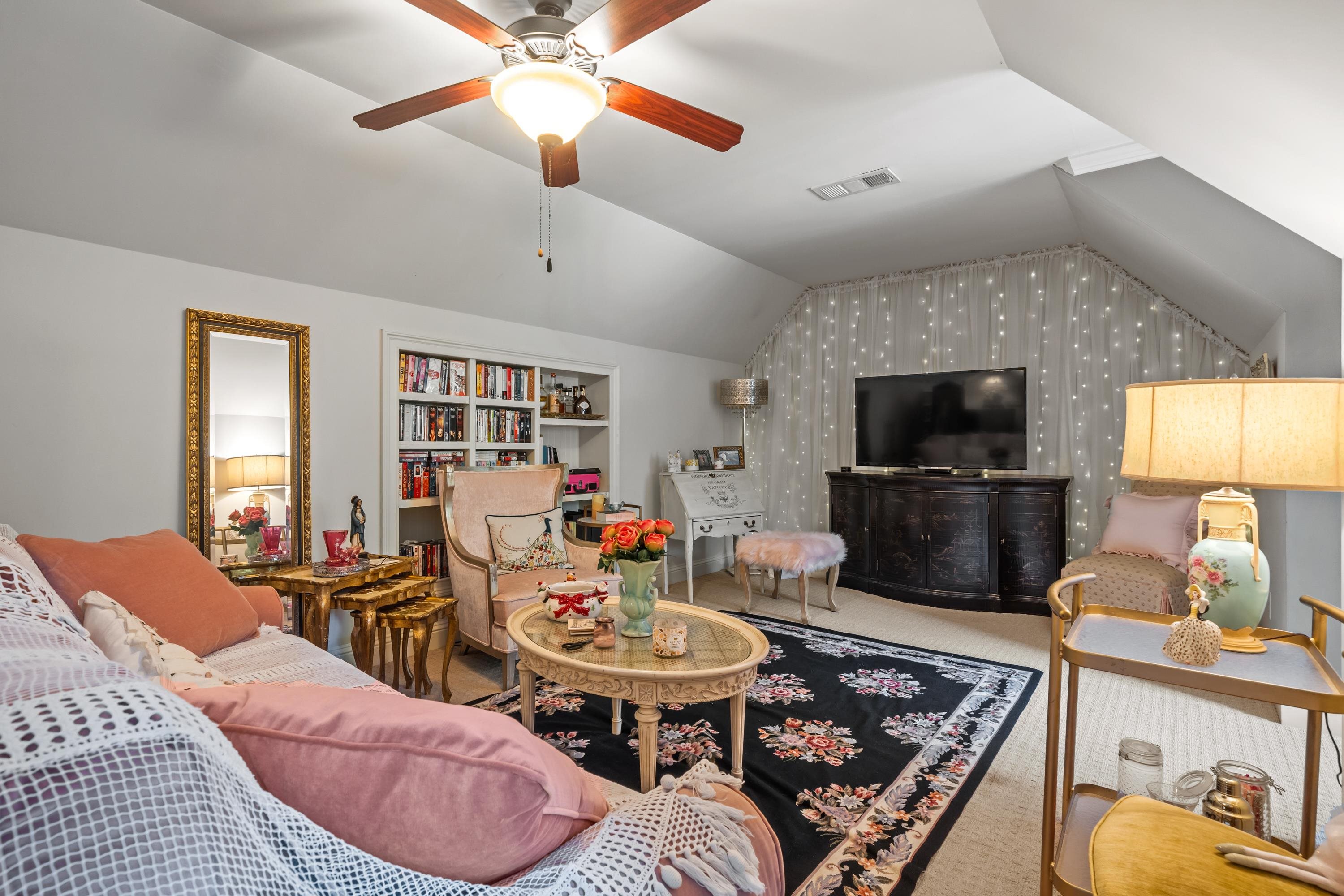 1020 PEACHTREE COURT