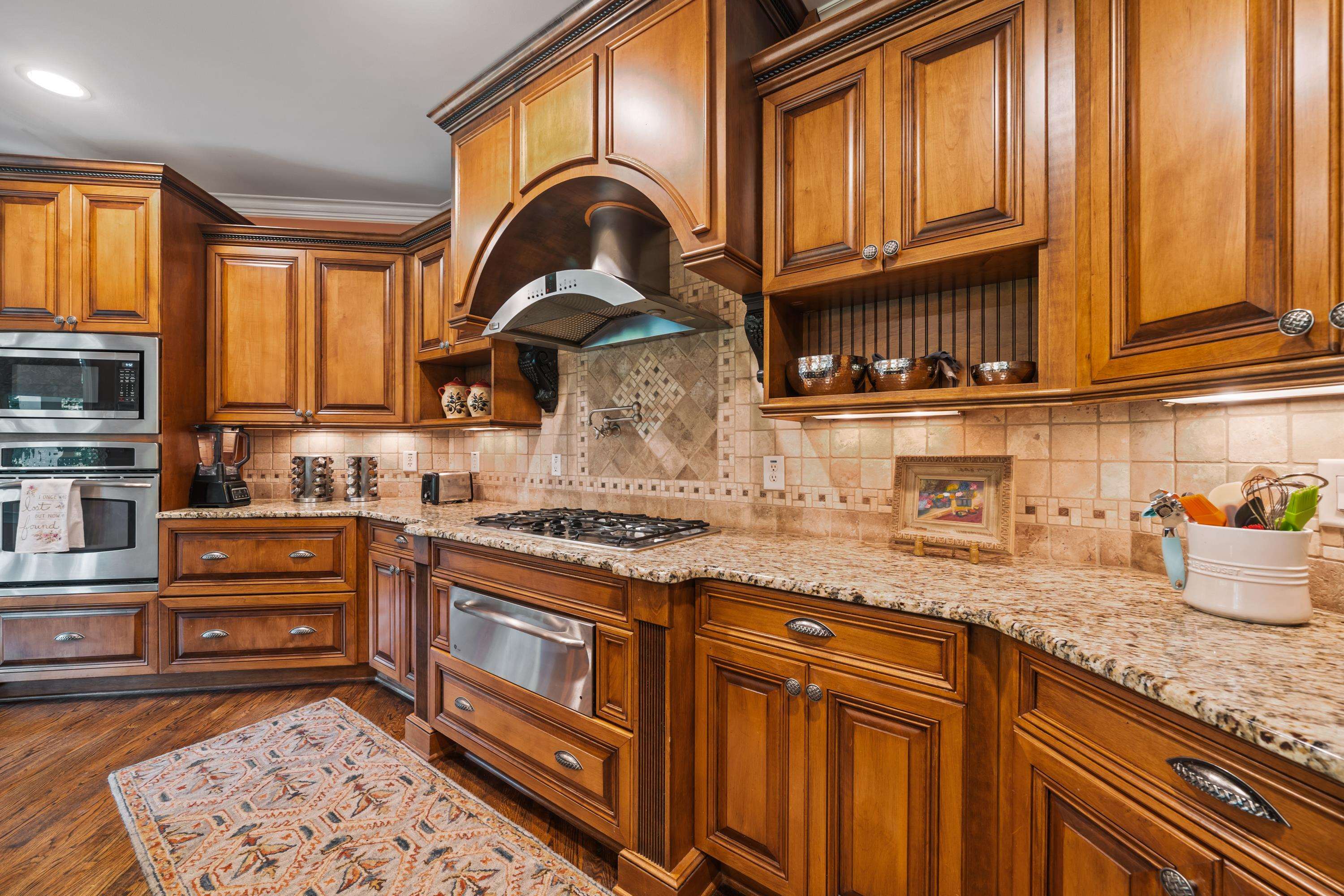 1020 PEACHTREE COURT