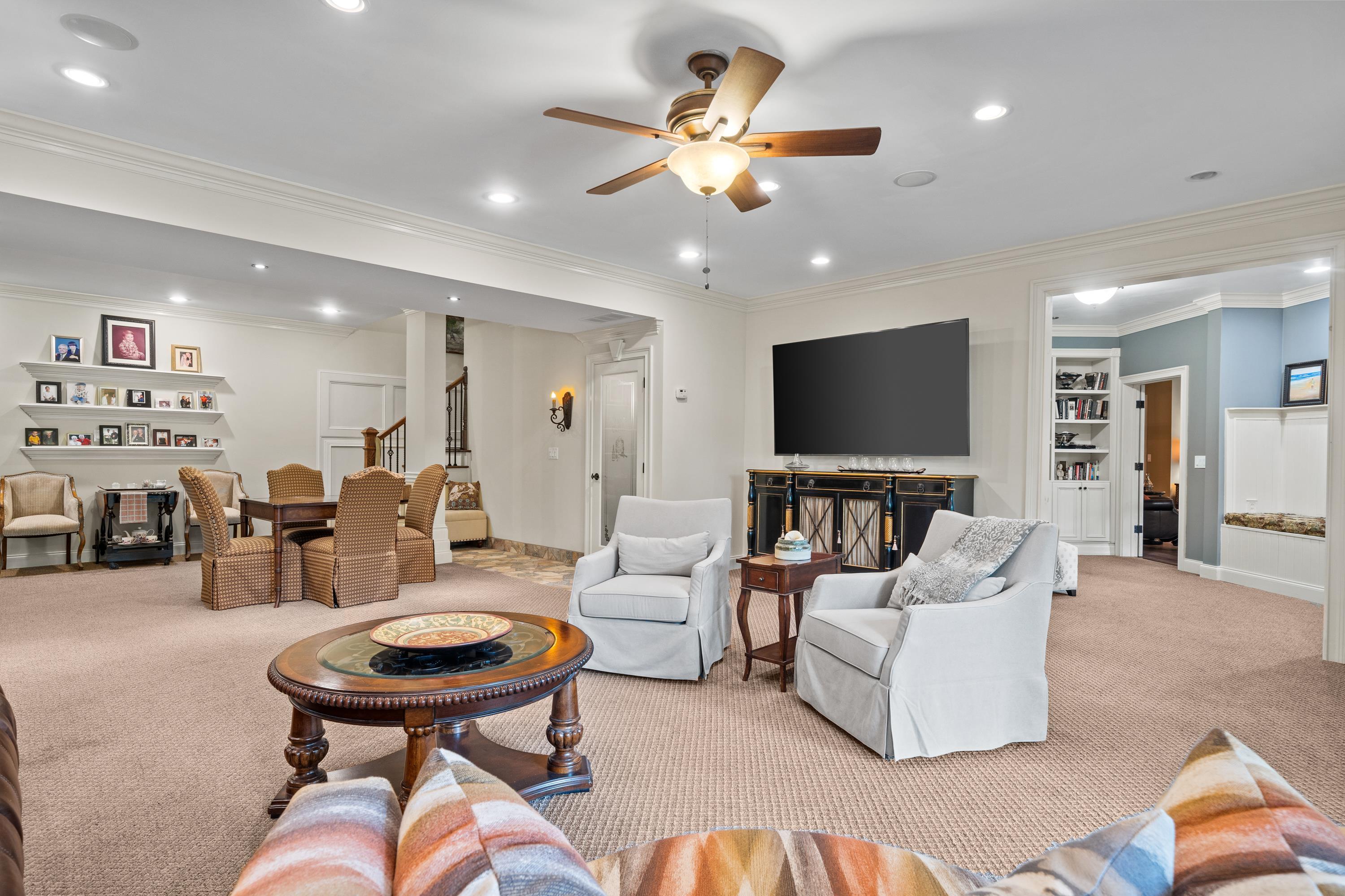 1020 PEACHTREE COURT