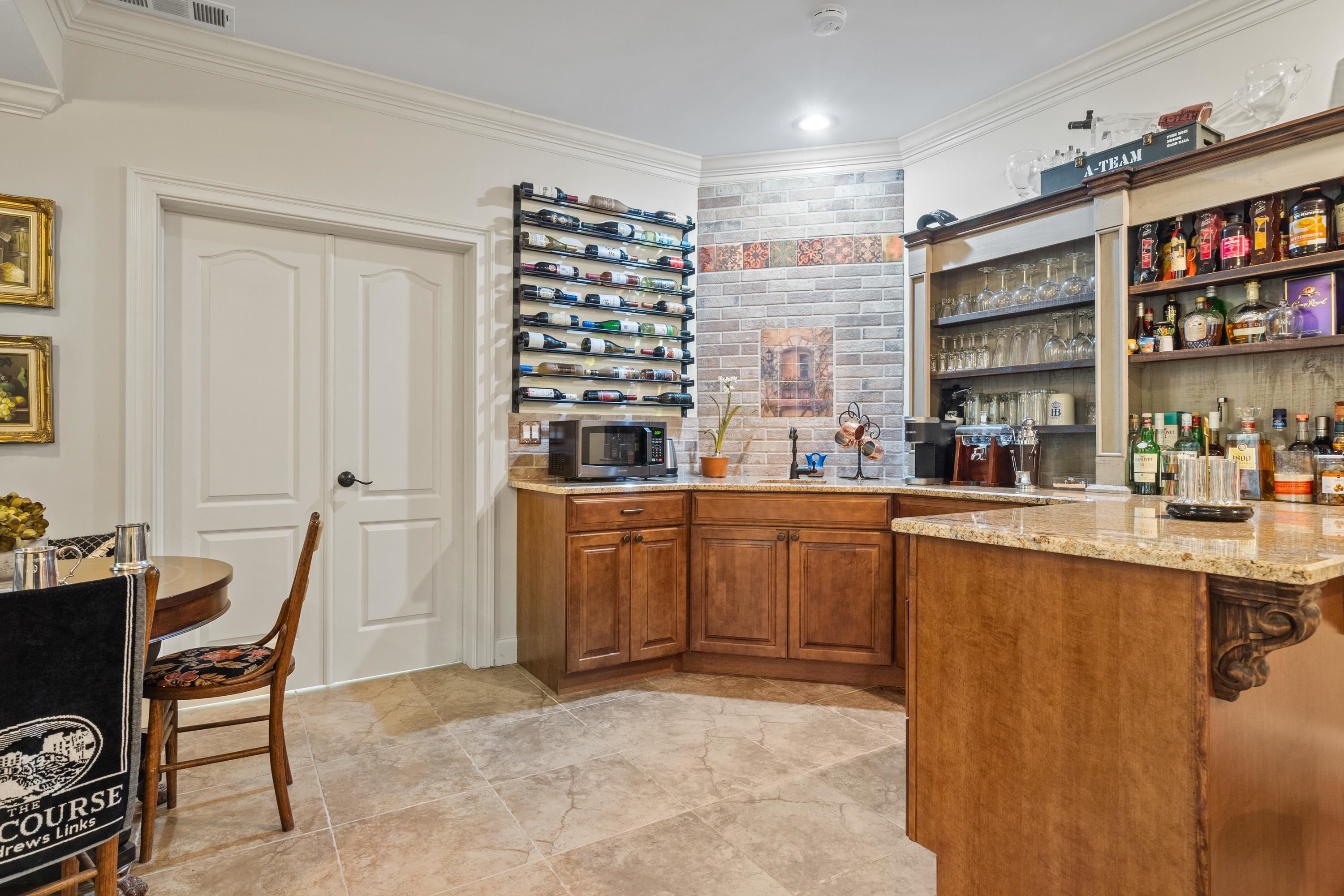 1020 PEACHTREE COURT