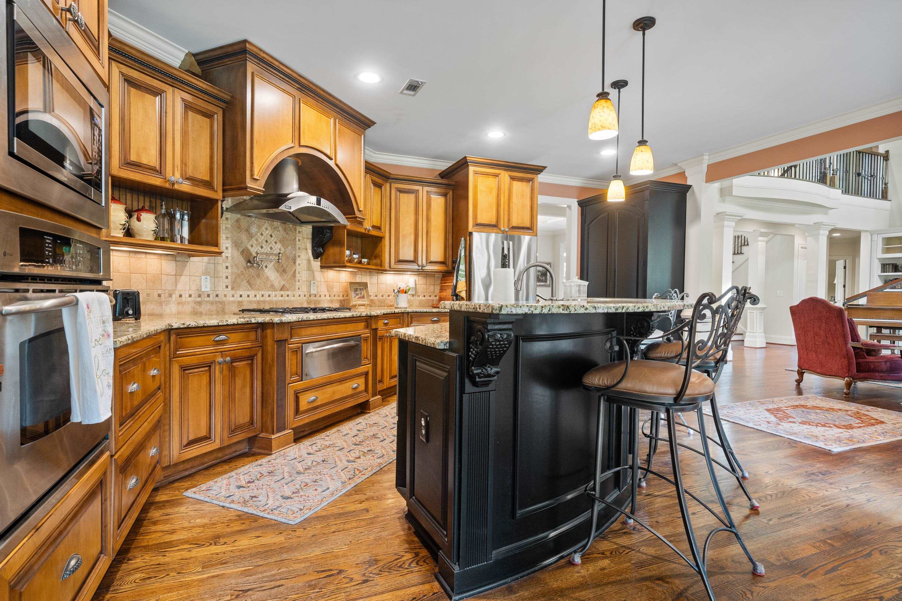 1020 PEACHTREE COURT