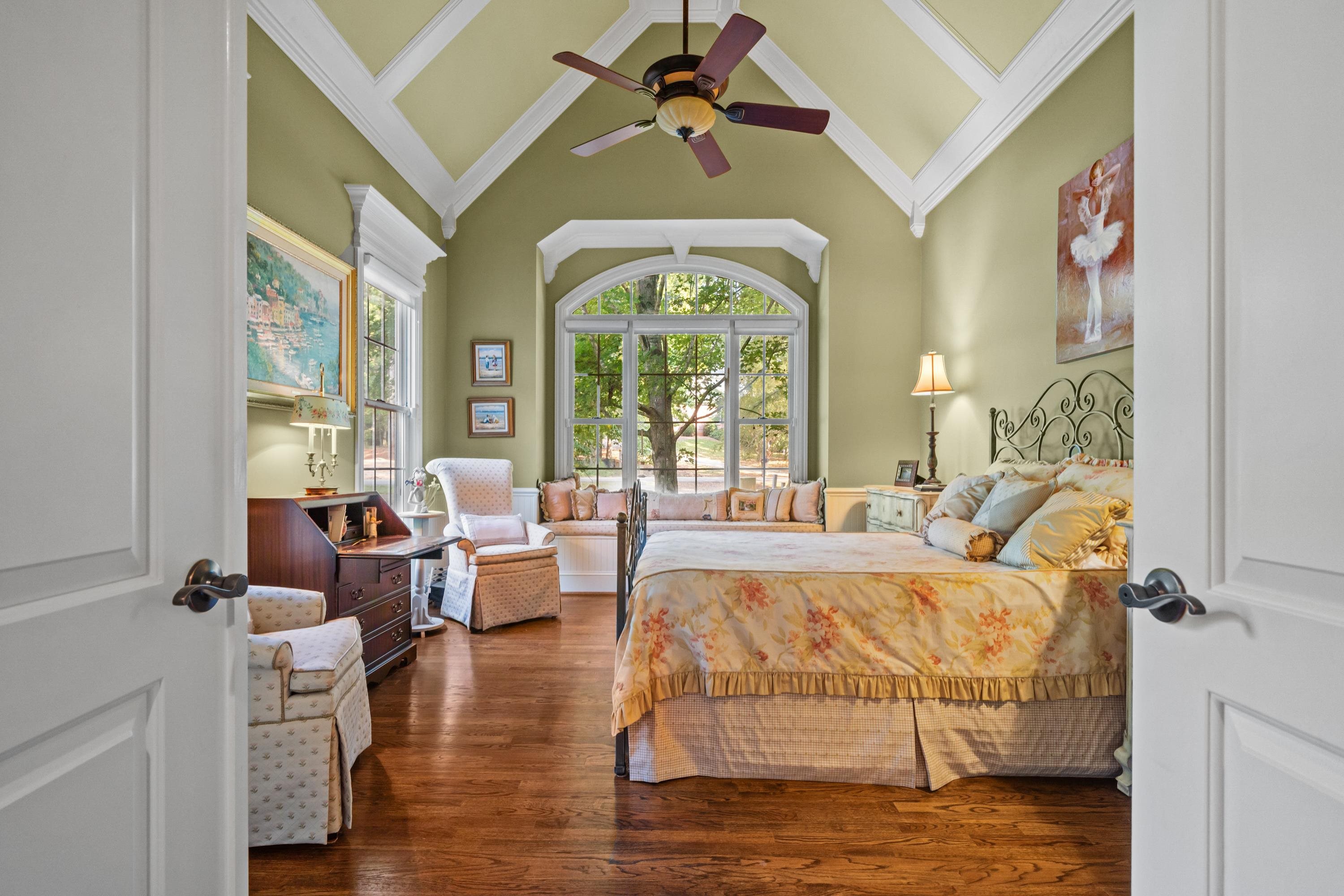 1020 PEACHTREE COURT