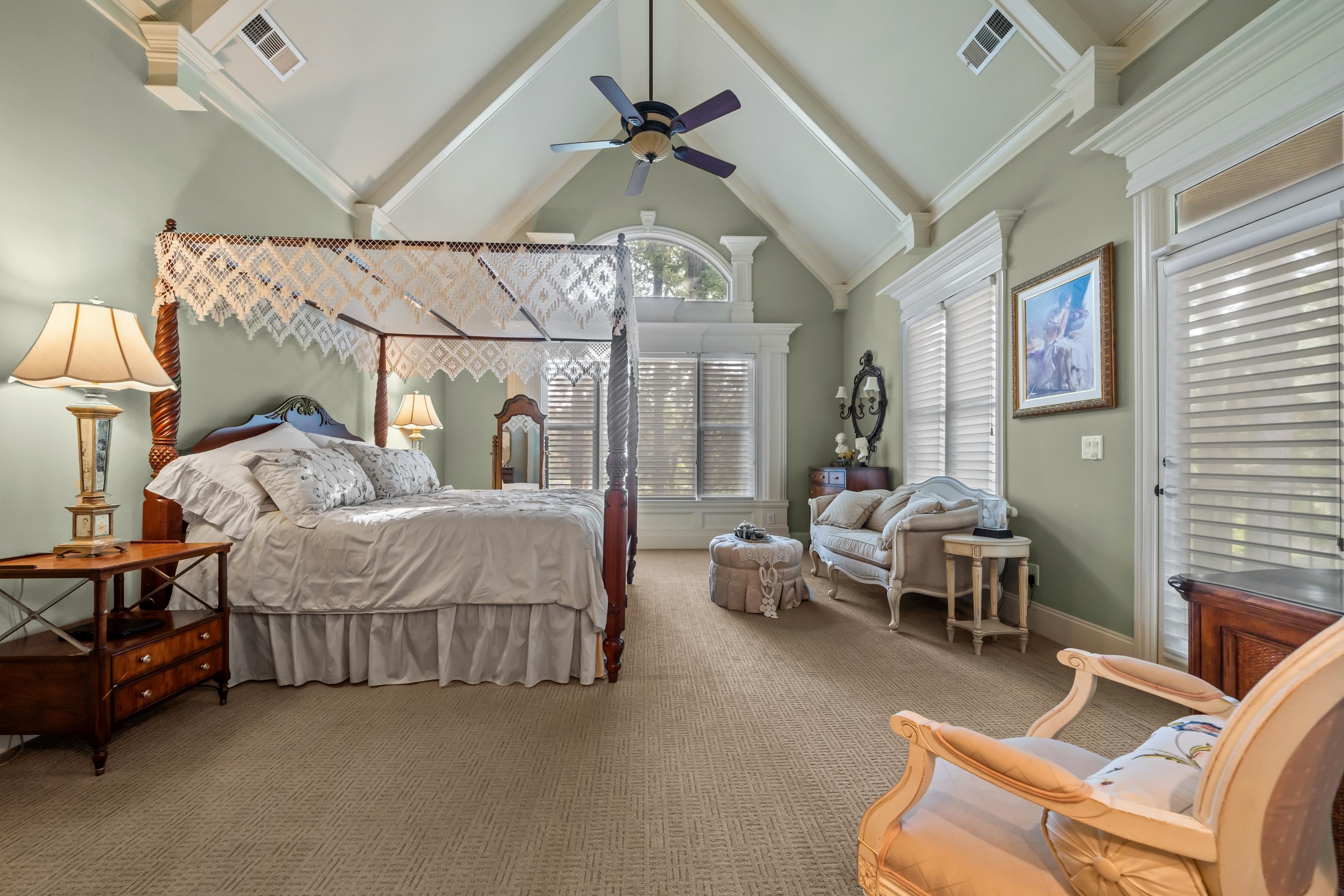 1020 PEACHTREE COURT