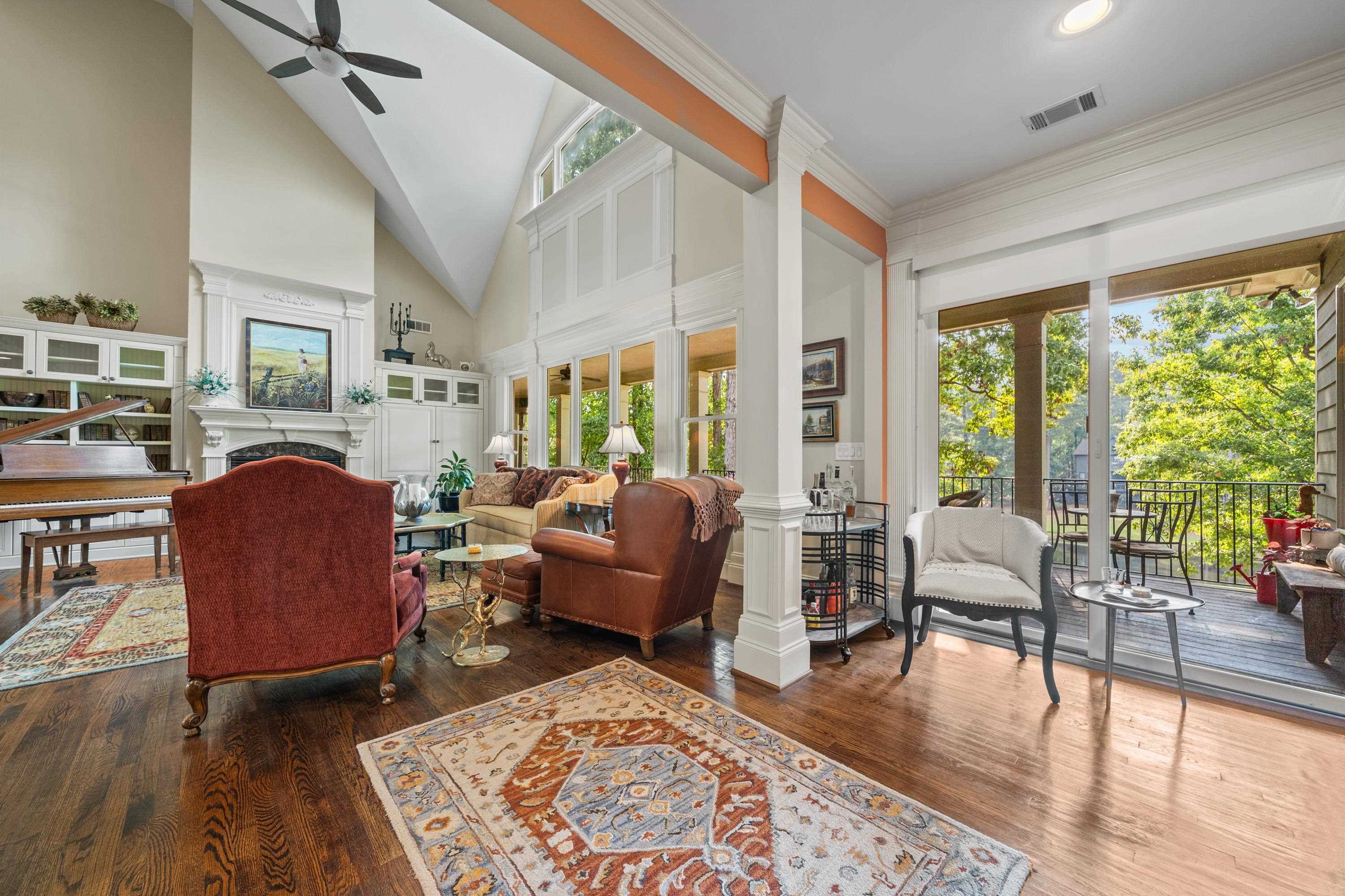 1020 PEACHTREE COURT
