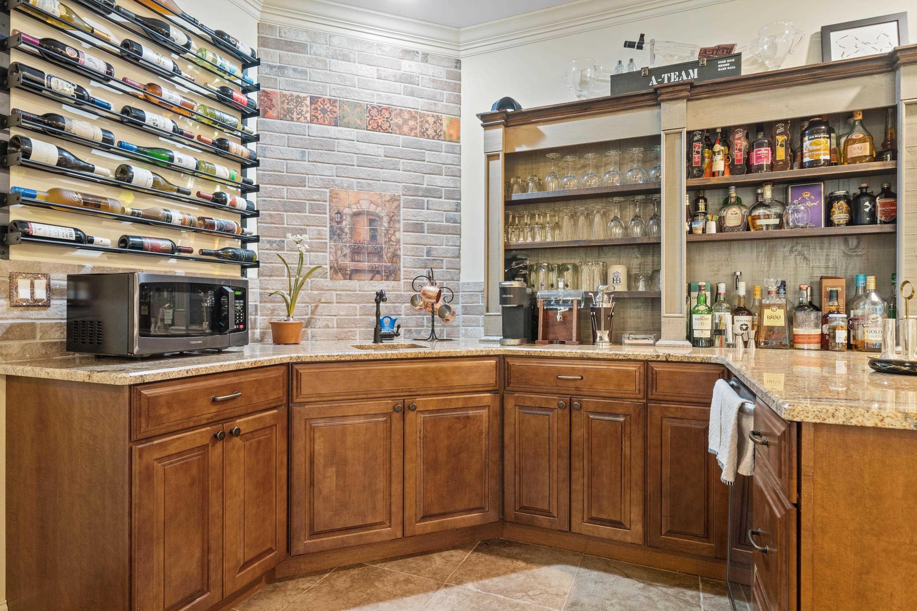 1020 PEACHTREE COURT