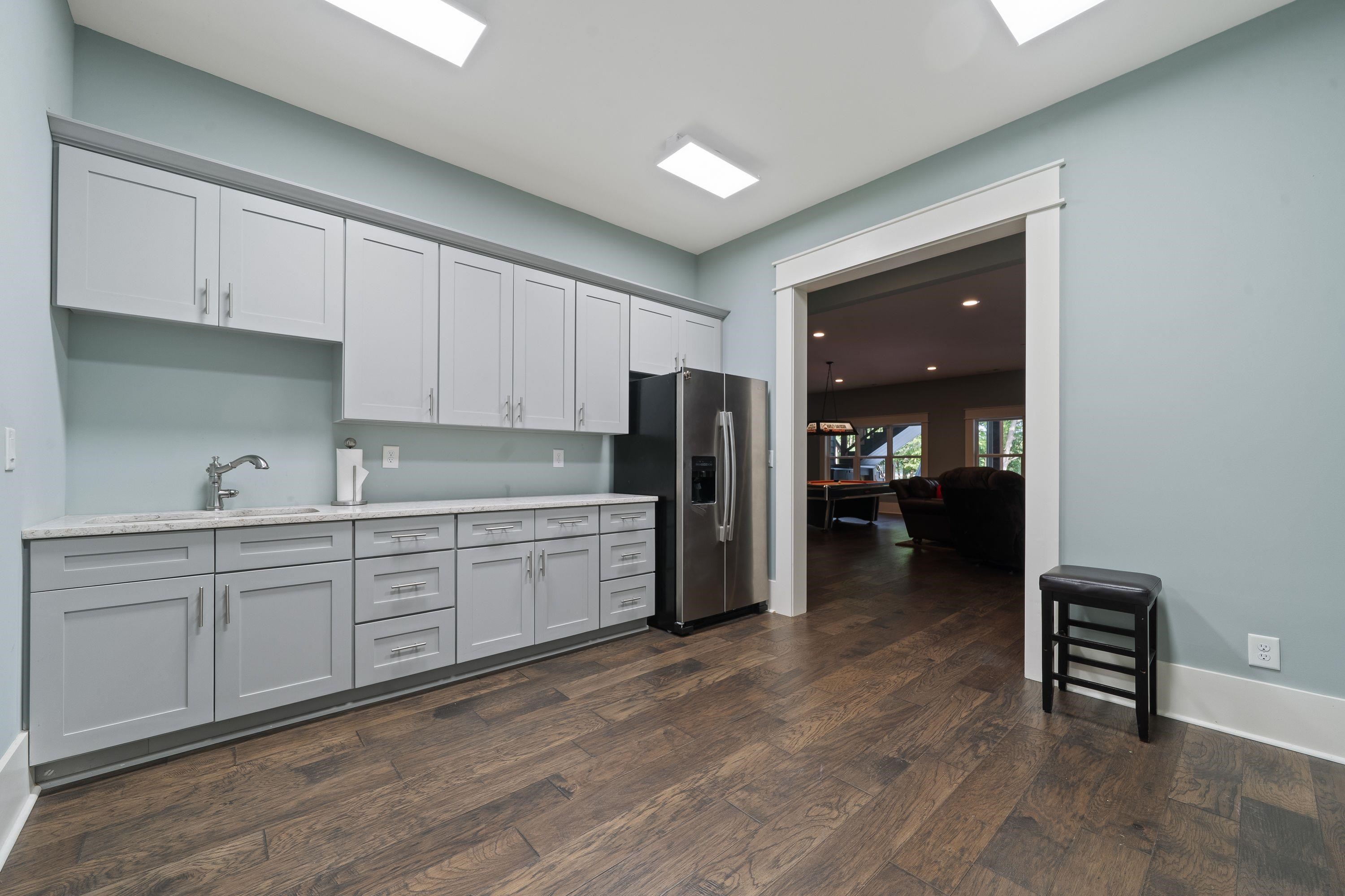 128 LAKEVIEW DRIVE