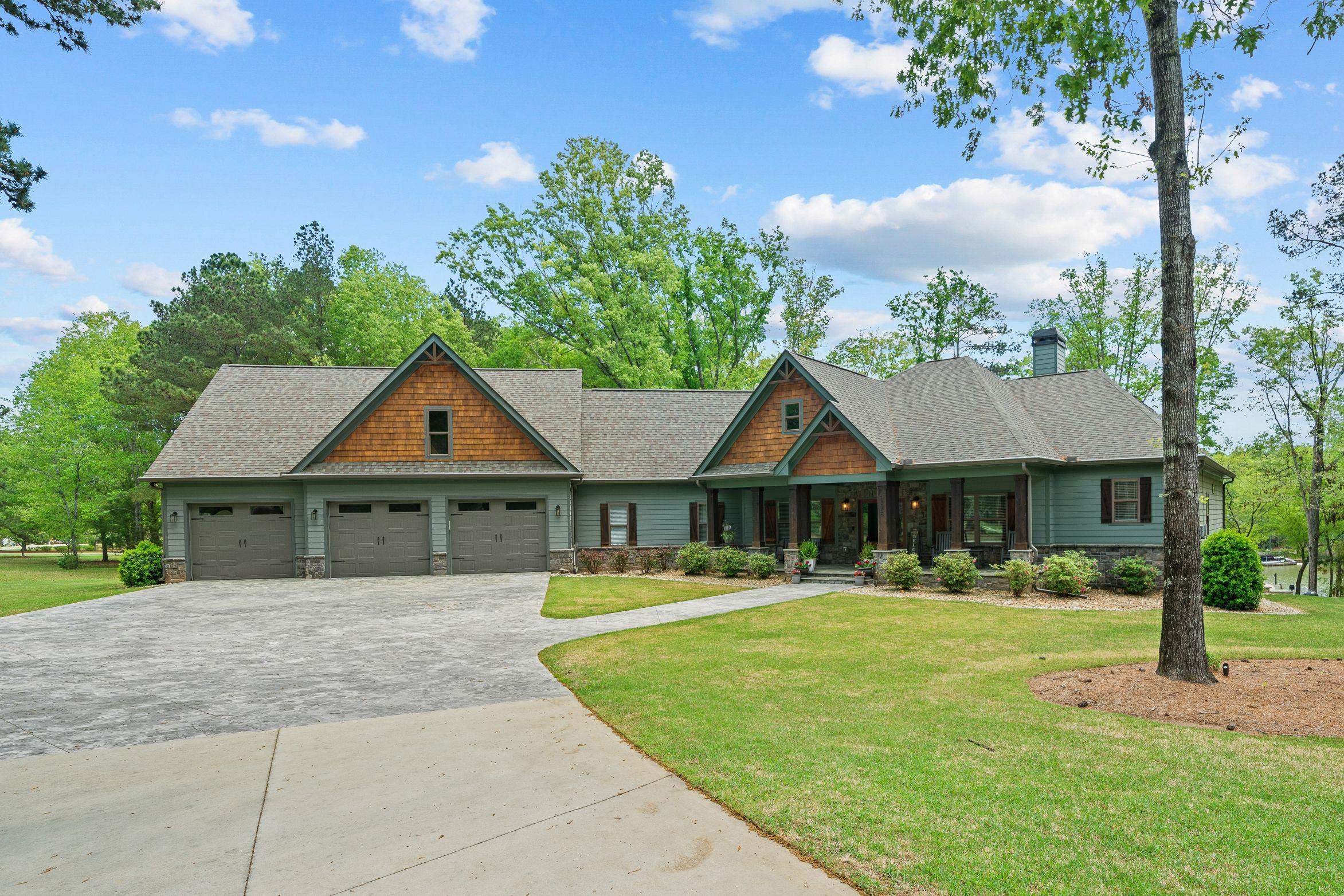 128 LAKEVIEW DRIVE