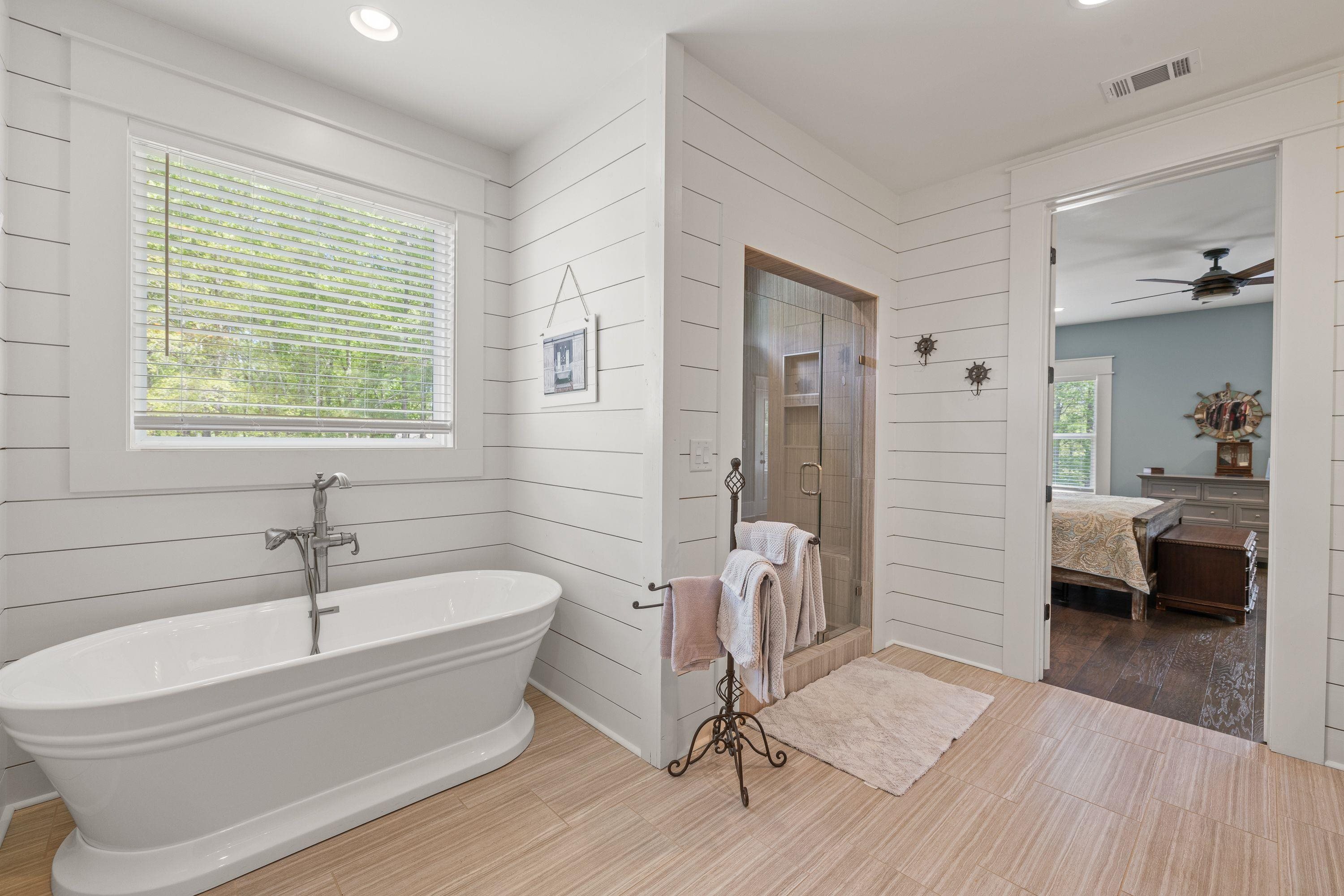 128 LAKEVIEW DRIVE