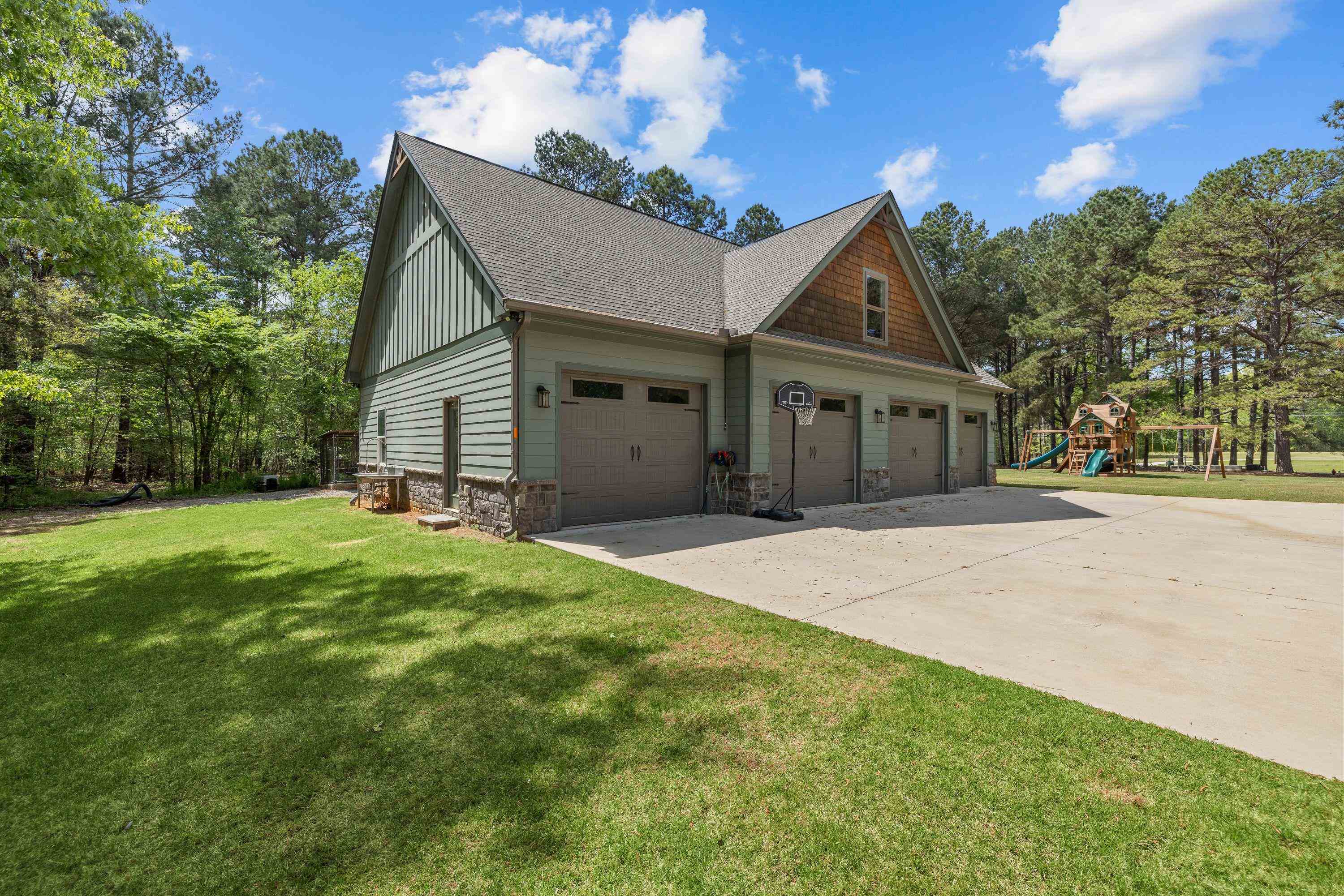 128 LAKEVIEW DRIVE