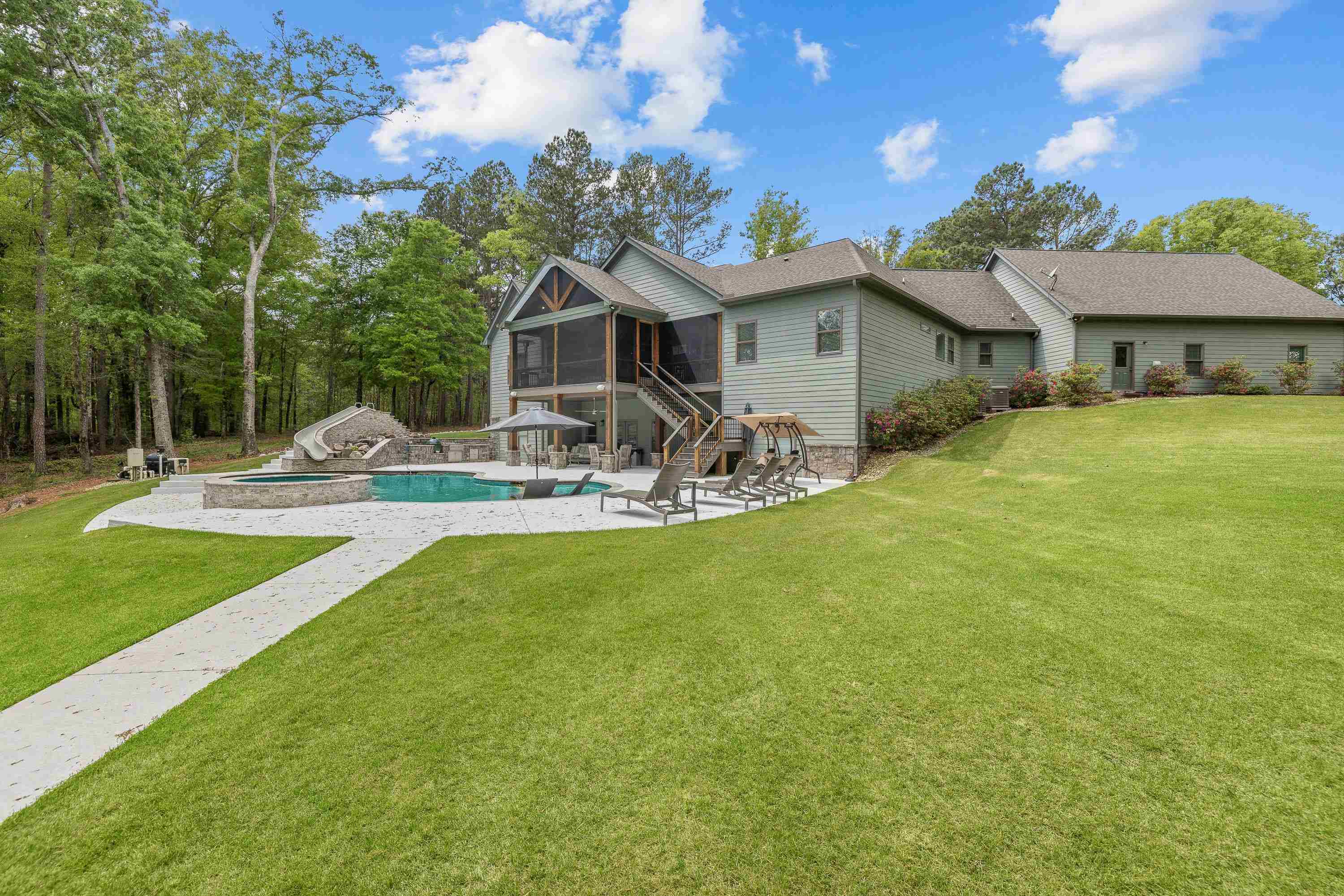 128 LAKEVIEW DRIVE