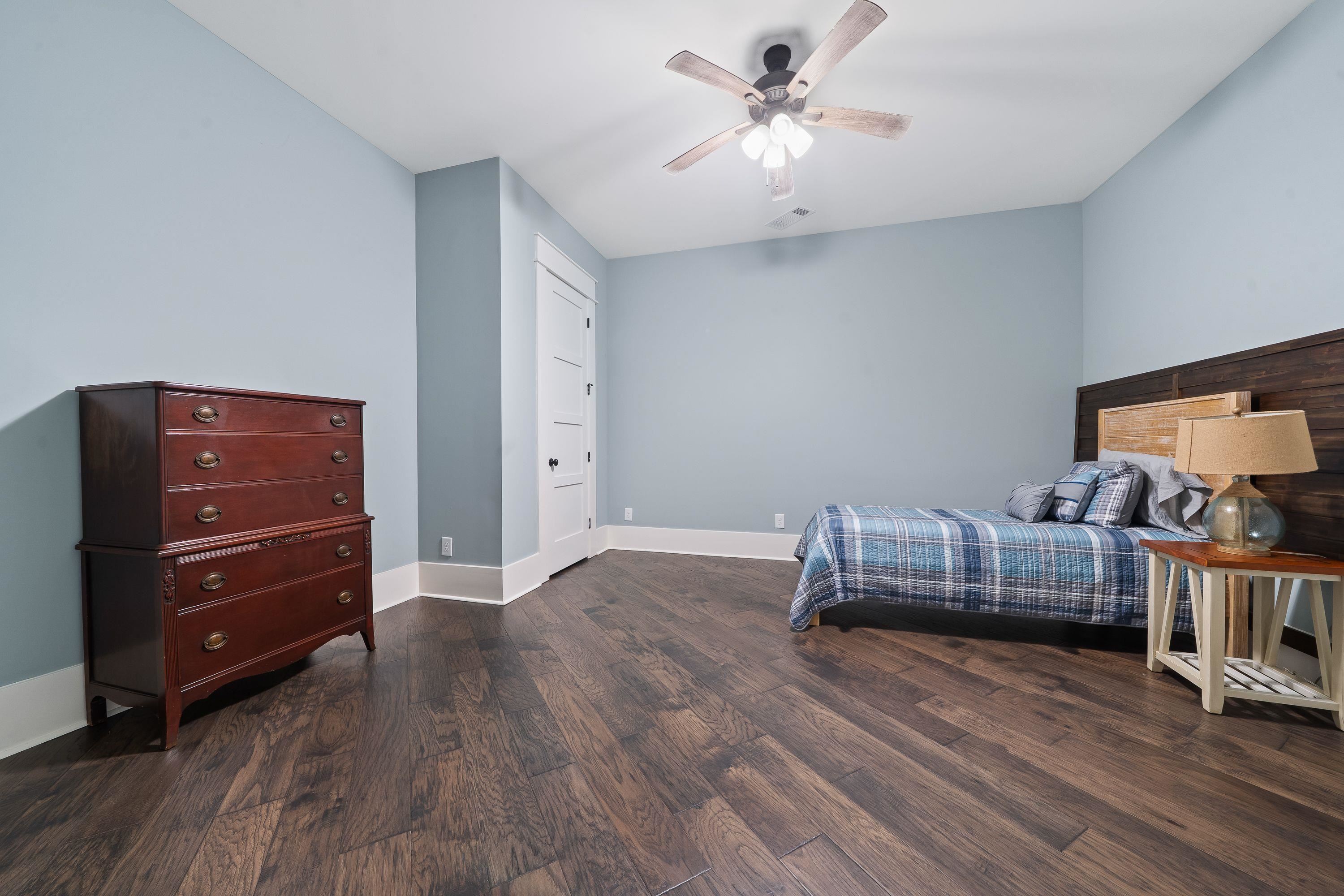 128 LAKEVIEW DRIVE